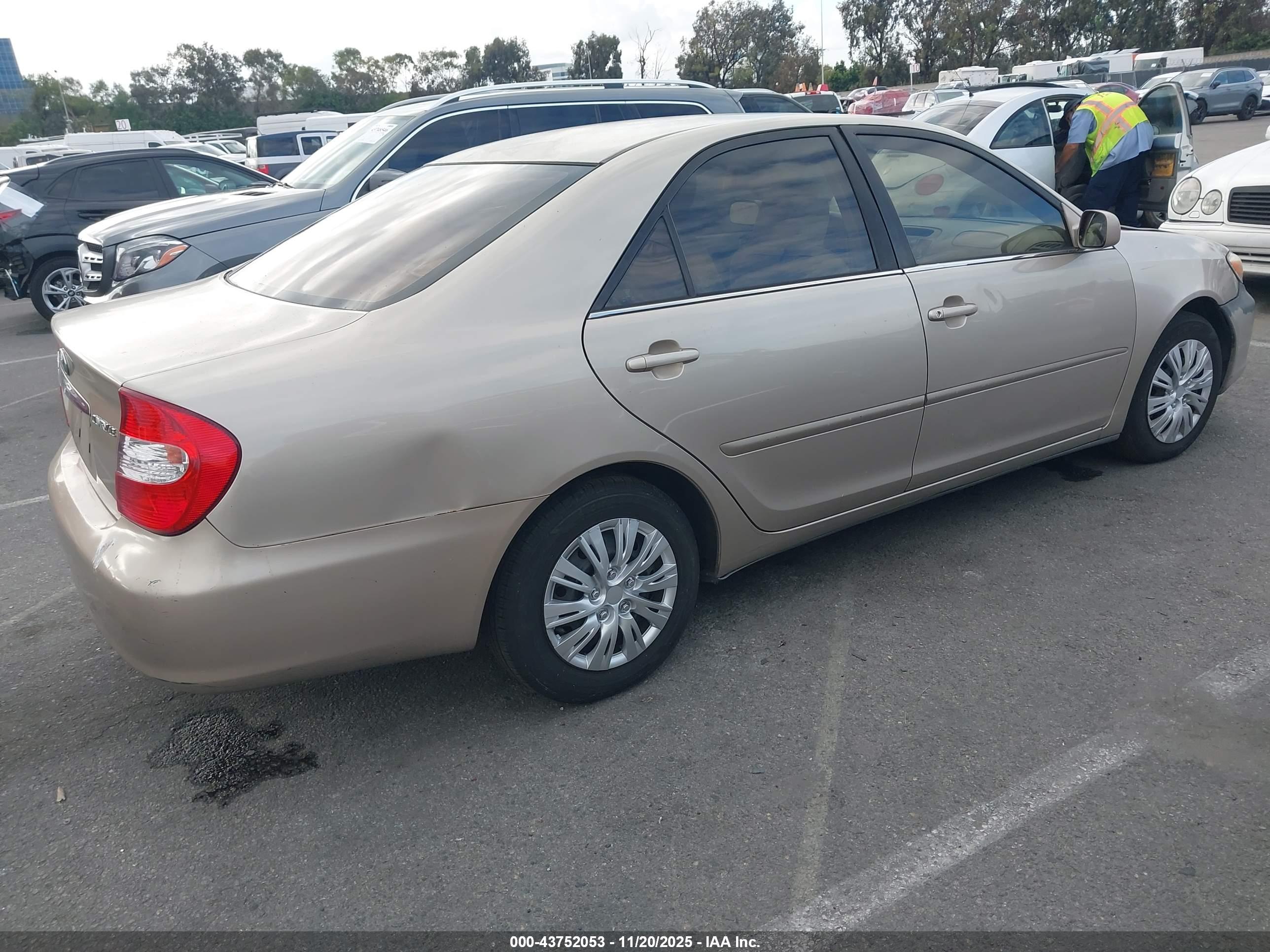 TOYOTA CAMRY image 4