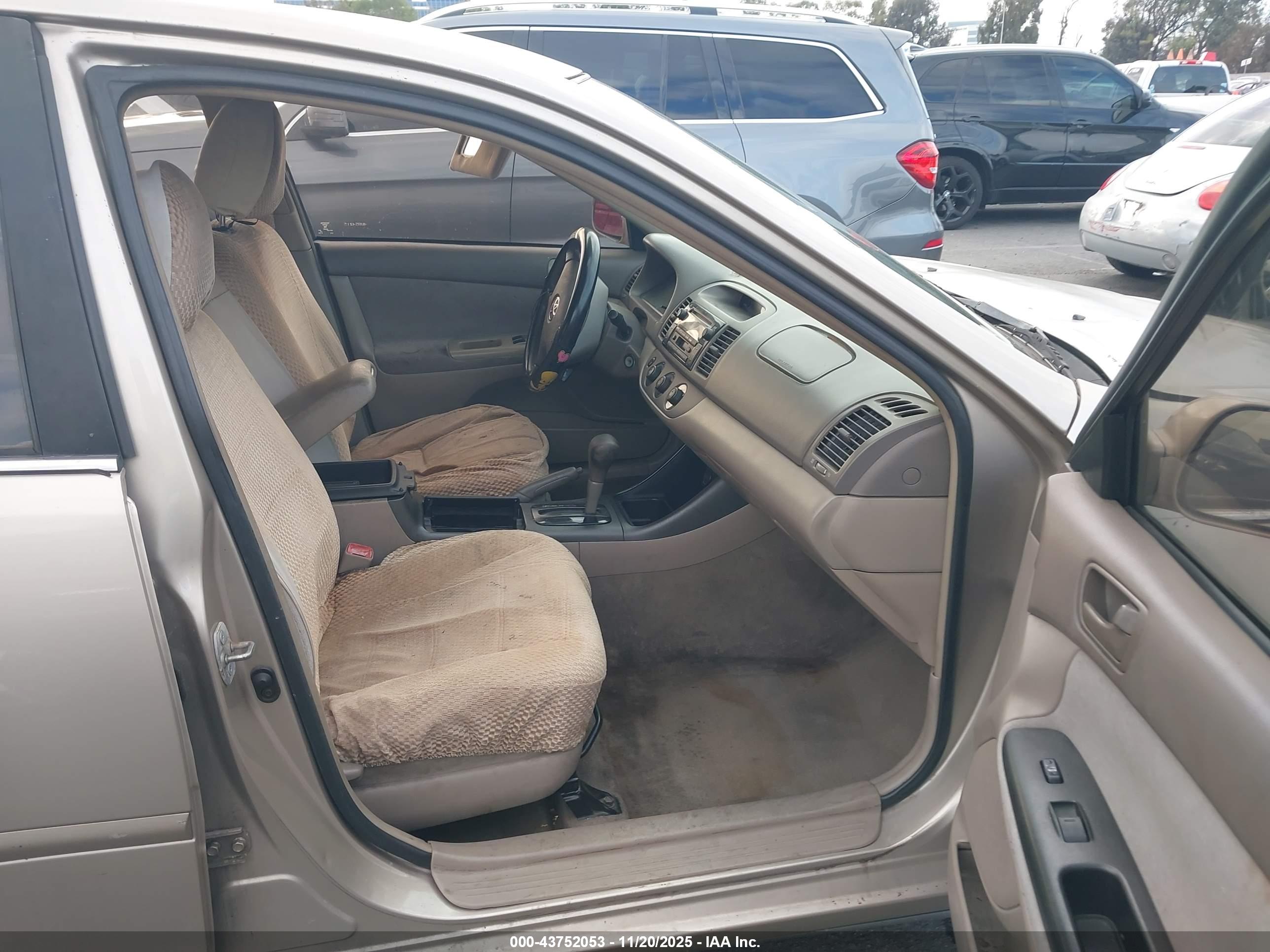 TOYOTA CAMRY image 5