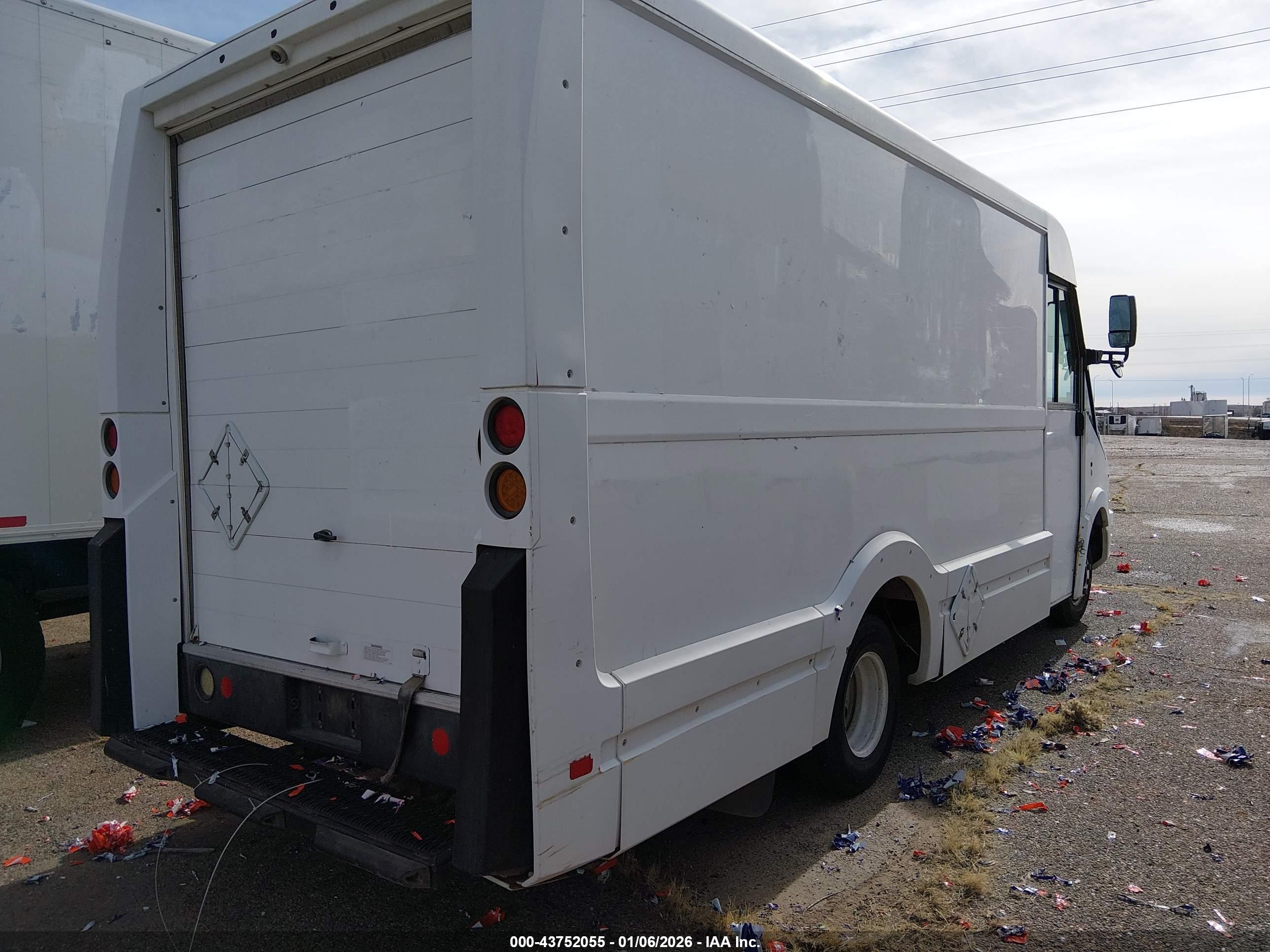 ISUZU COMMERCIAL image 4