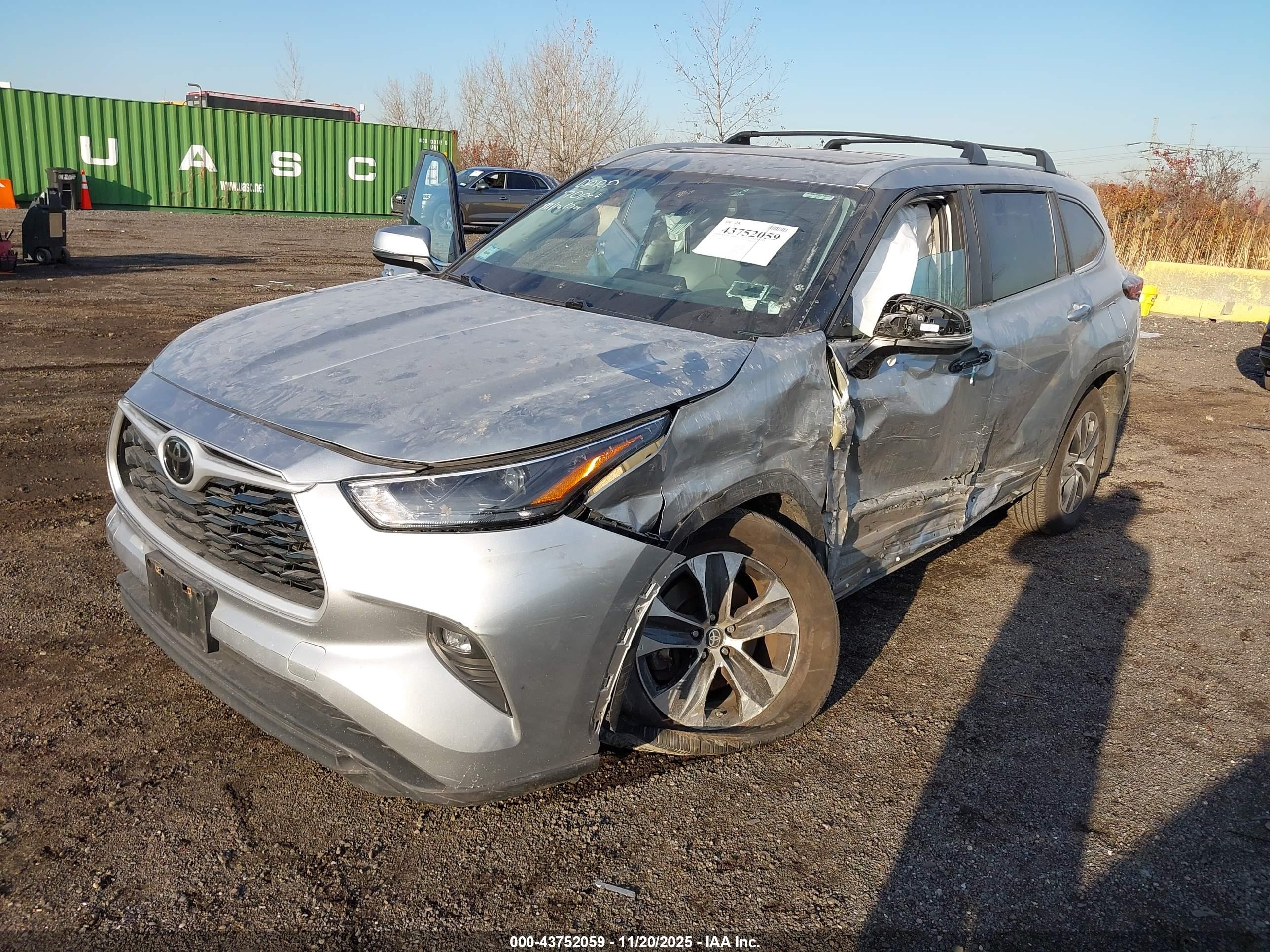TOYOTA HIGHLANDER image 2