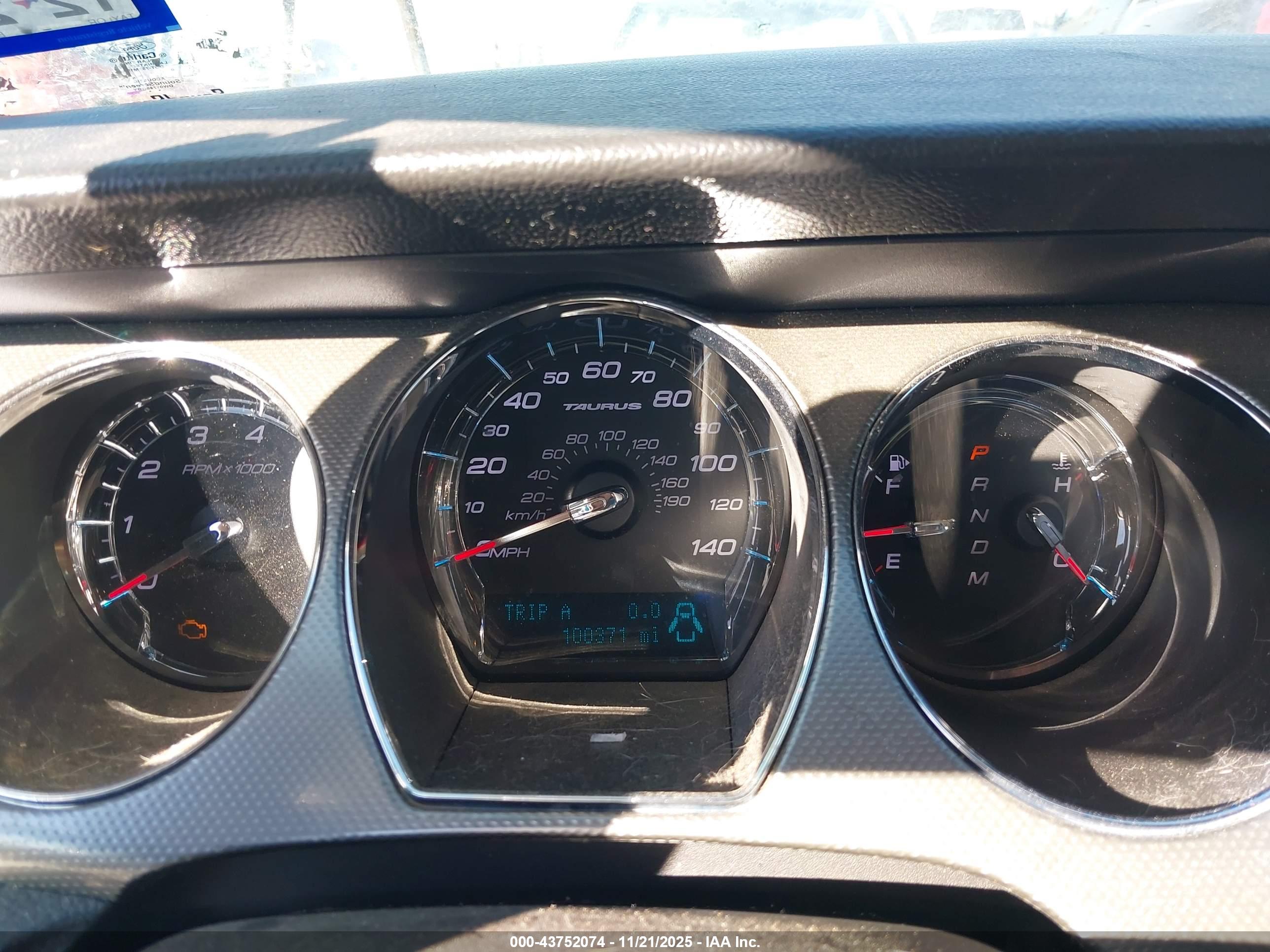 FORD TAURUS image 7