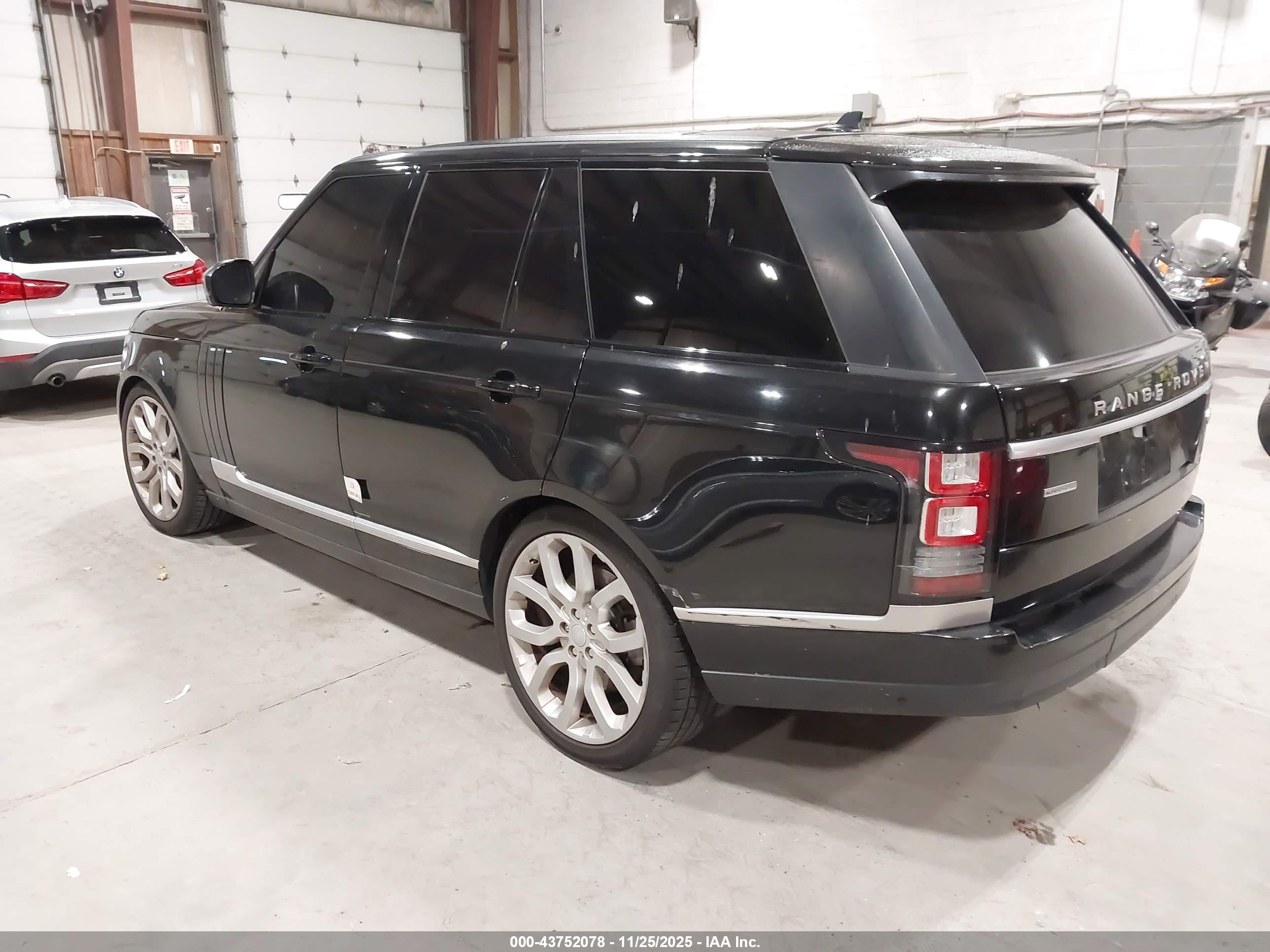 LAND ROVER image 3