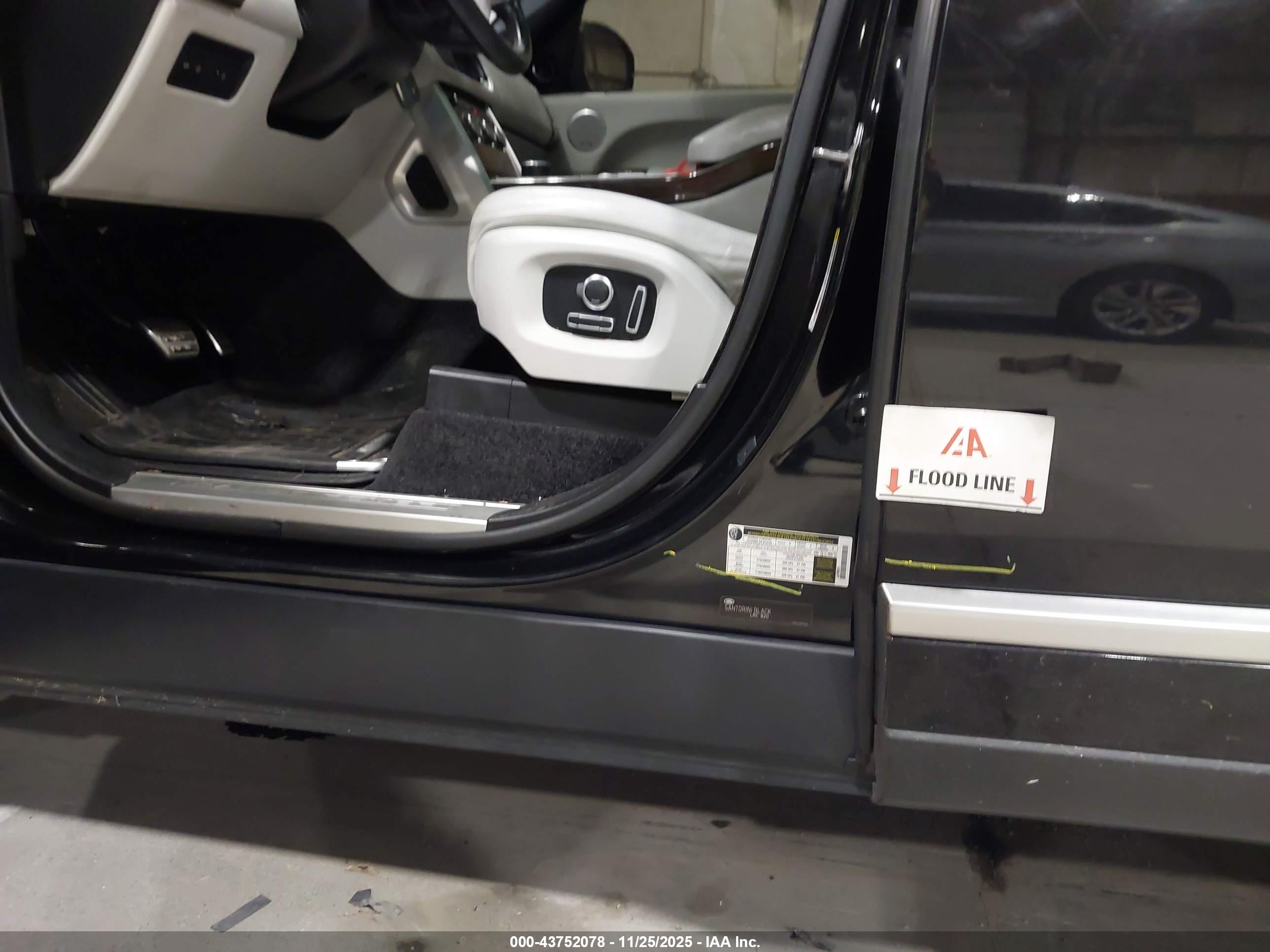 LAND ROVER image 6