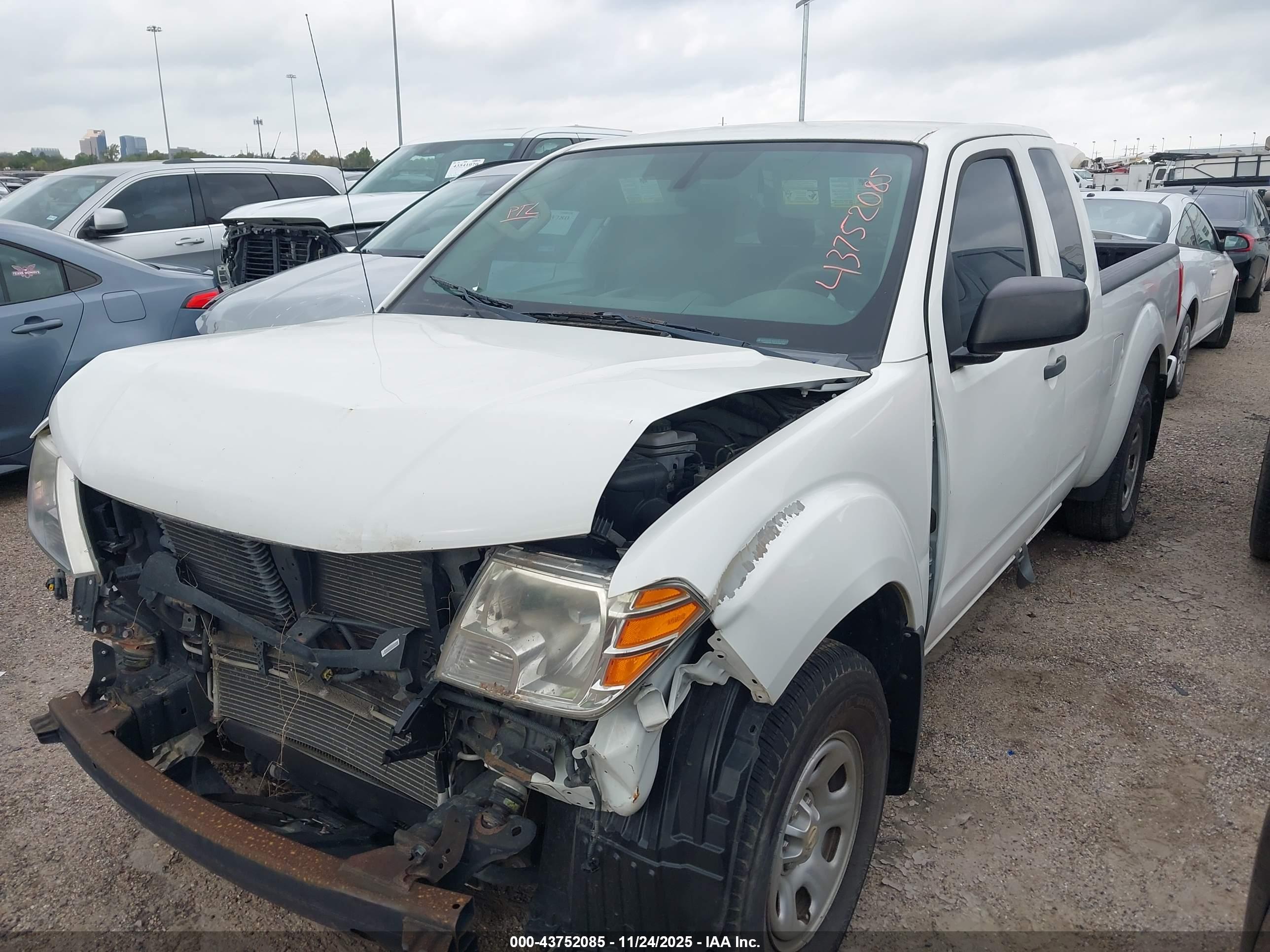 NISSAN FRONTIER image 2