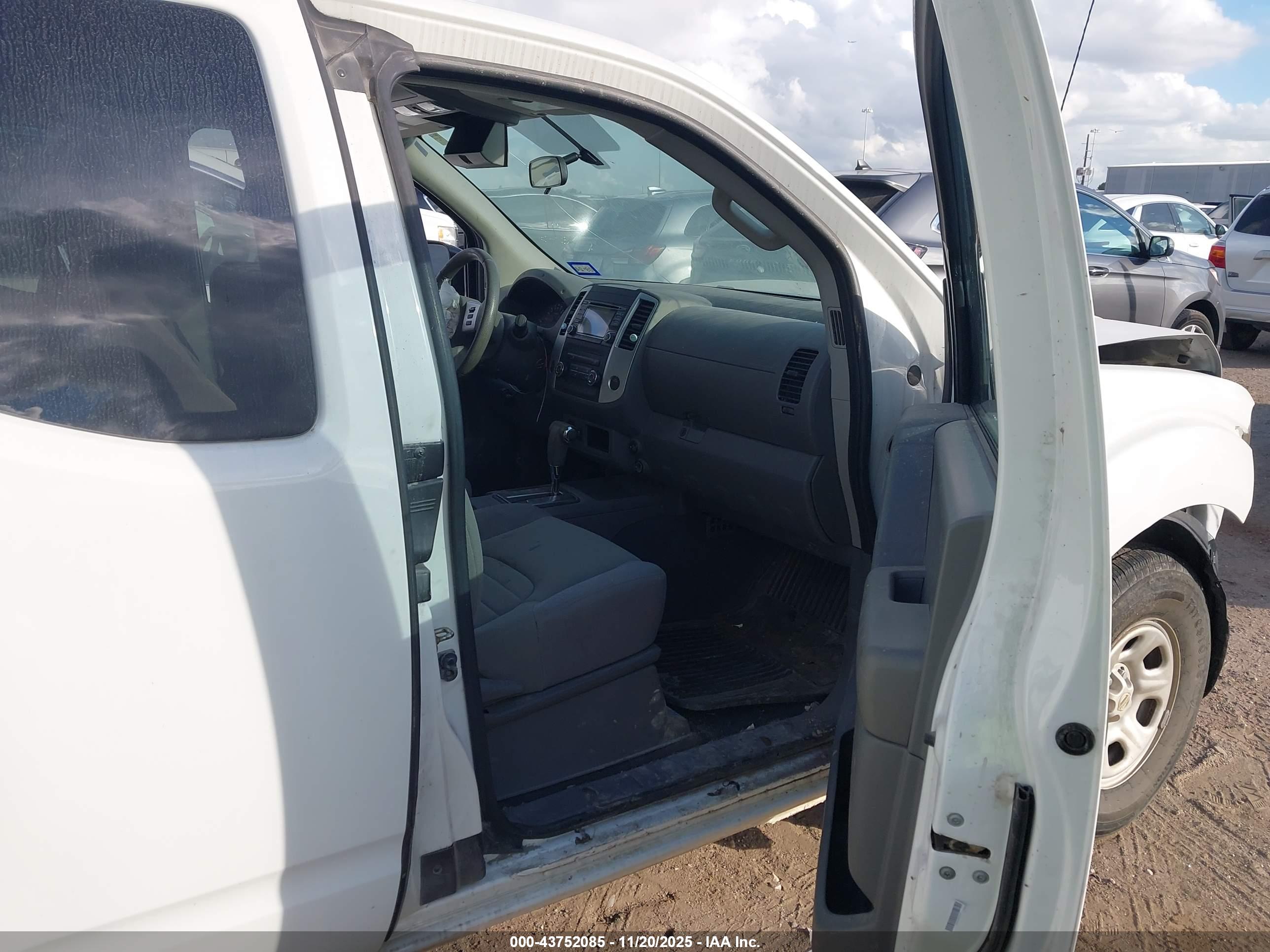NISSAN FRONTIER image 5