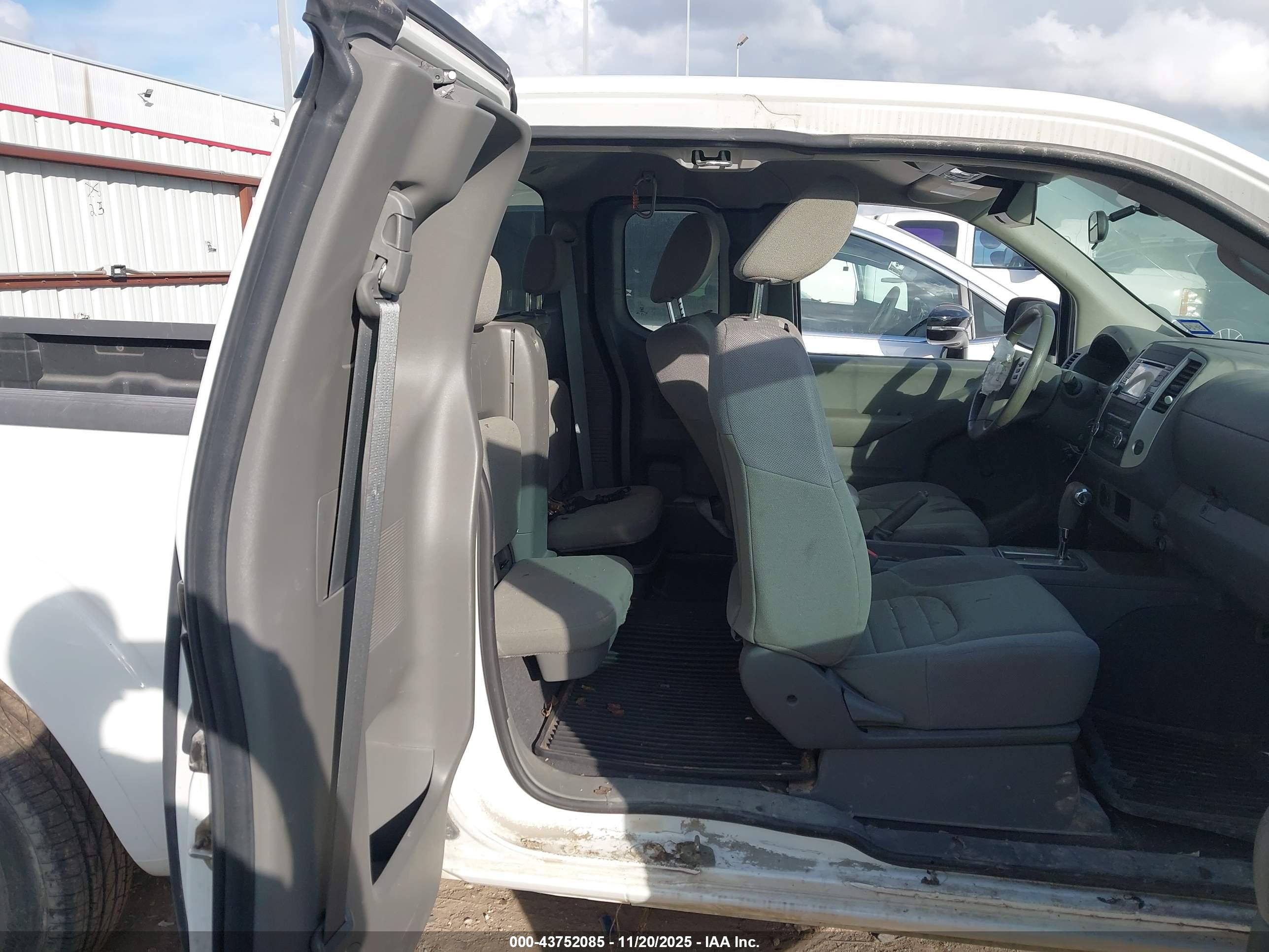 NISSAN FRONTIER image 8
