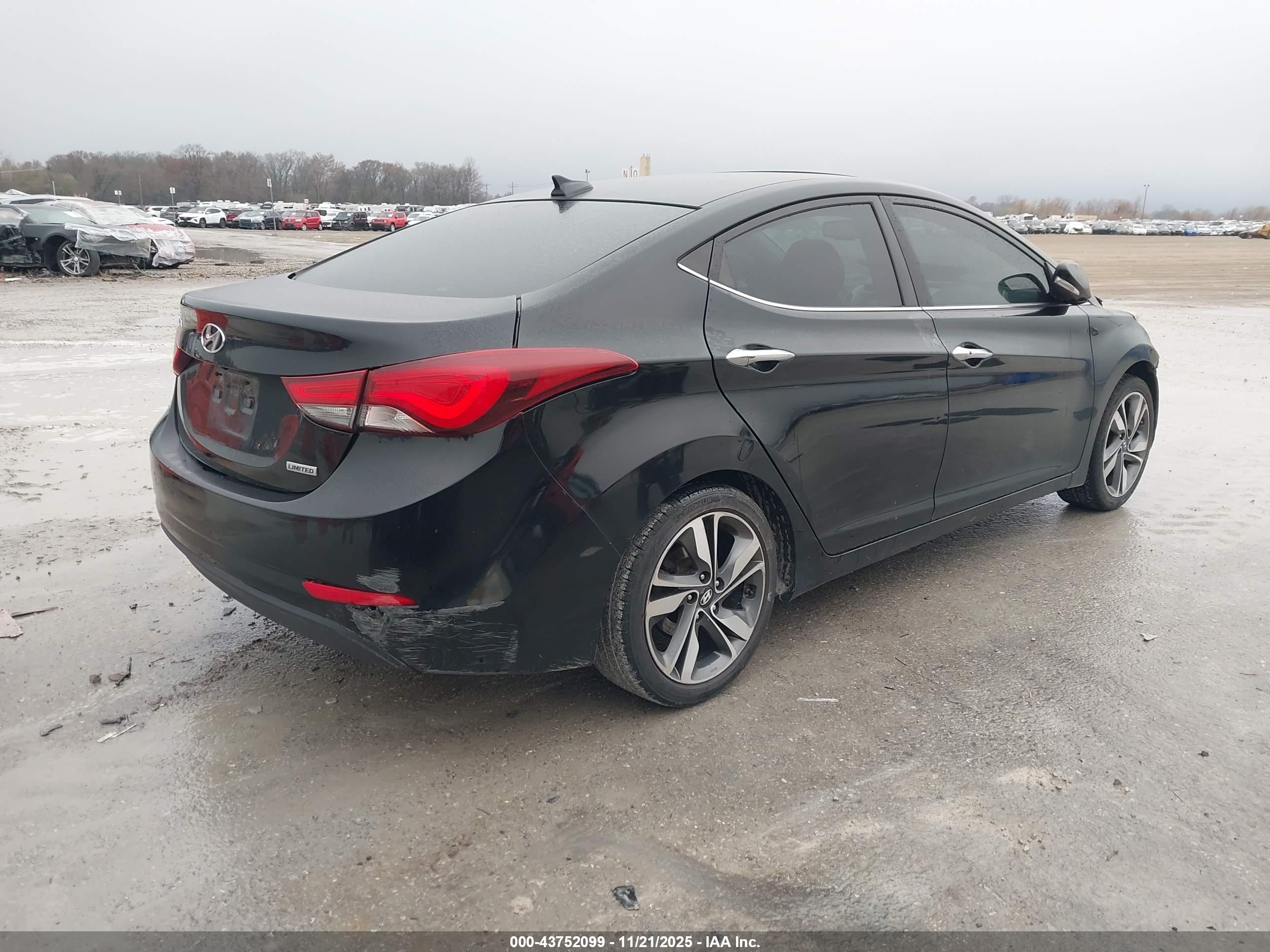HYUNDAI ELANTRA image 4