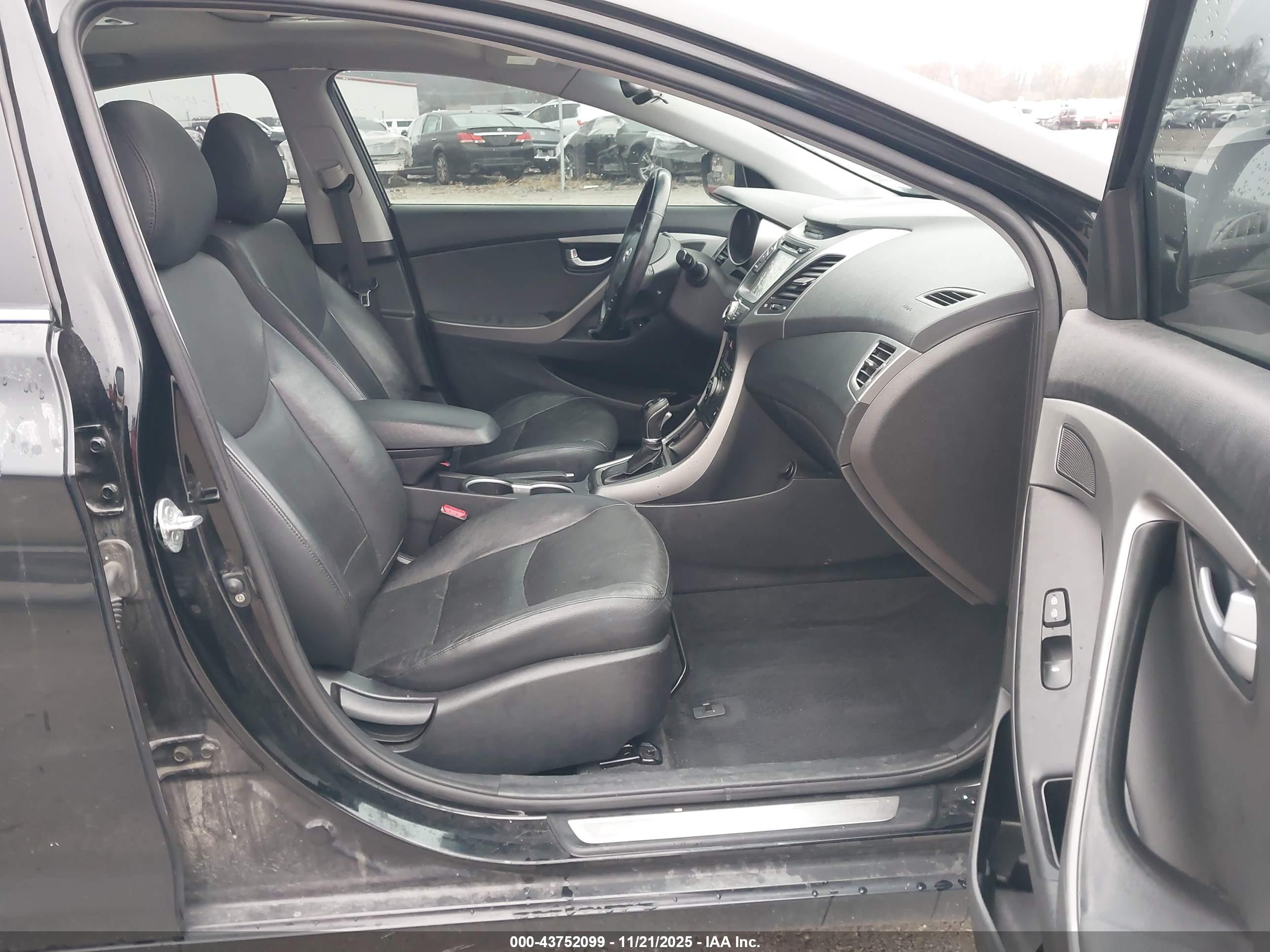 HYUNDAI ELANTRA image 5