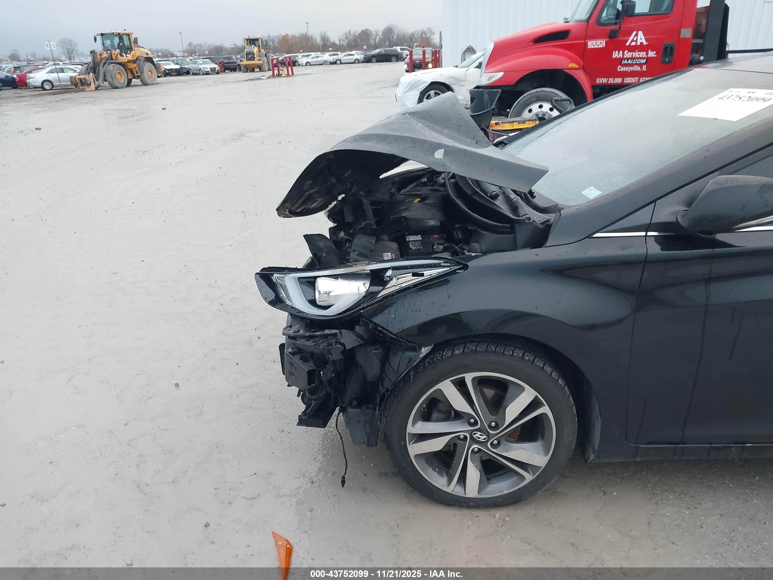 HYUNDAI ELANTRA image 6