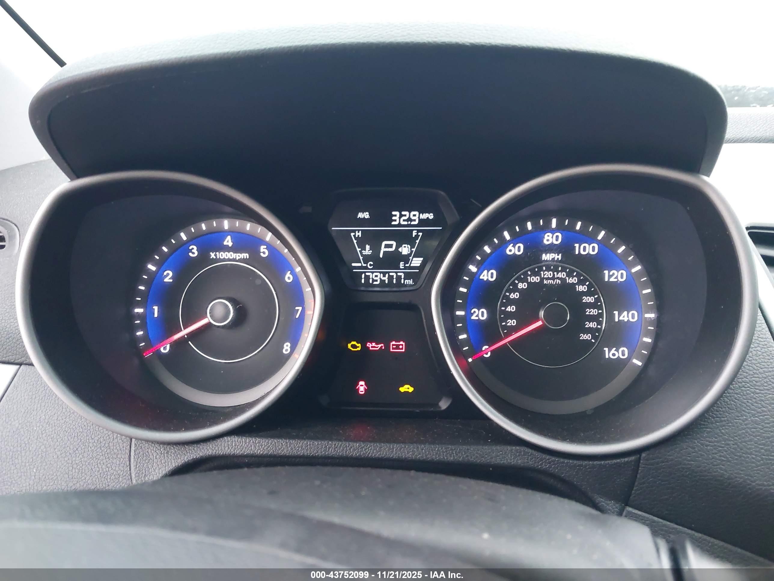 HYUNDAI ELANTRA image 7