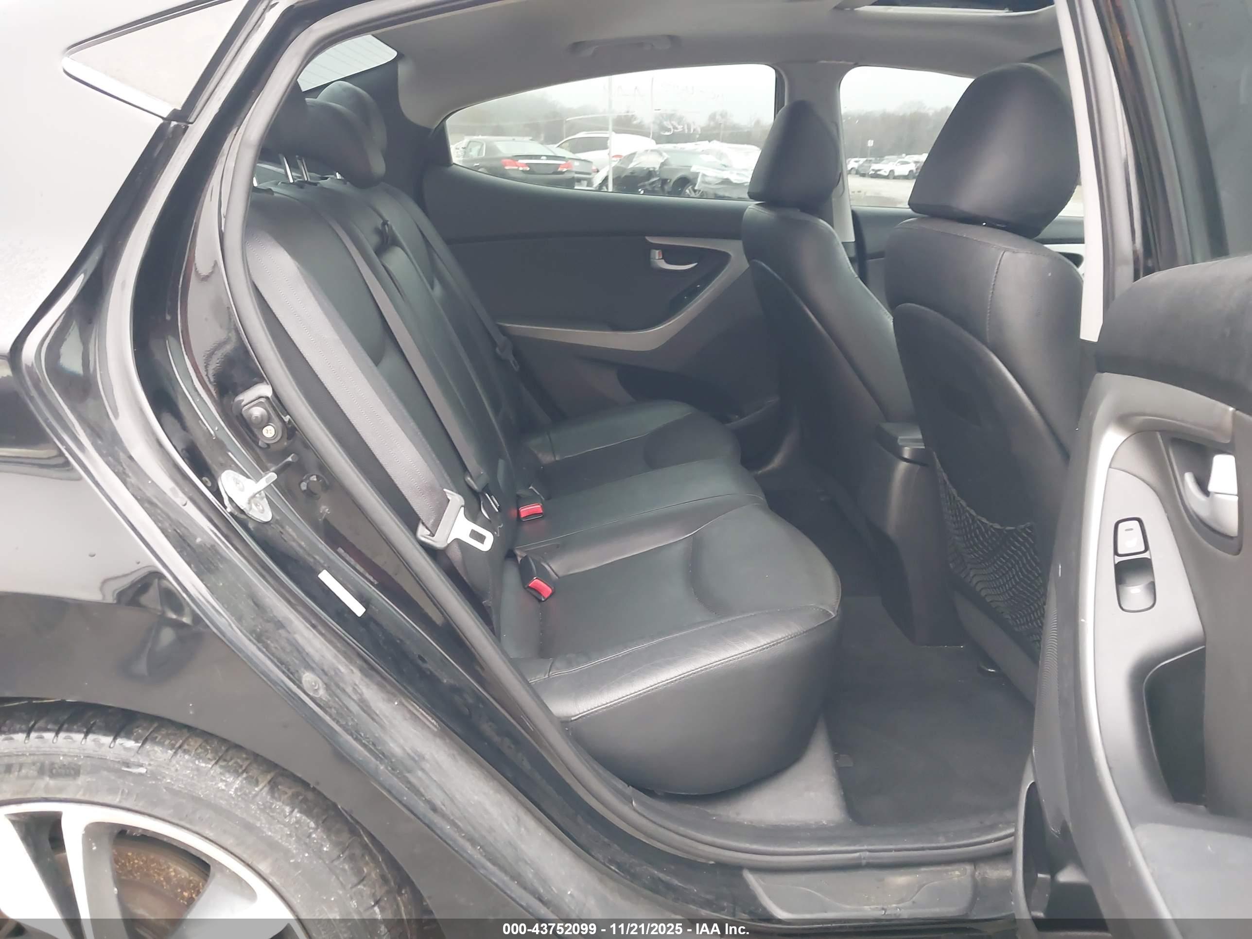 HYUNDAI ELANTRA image 8