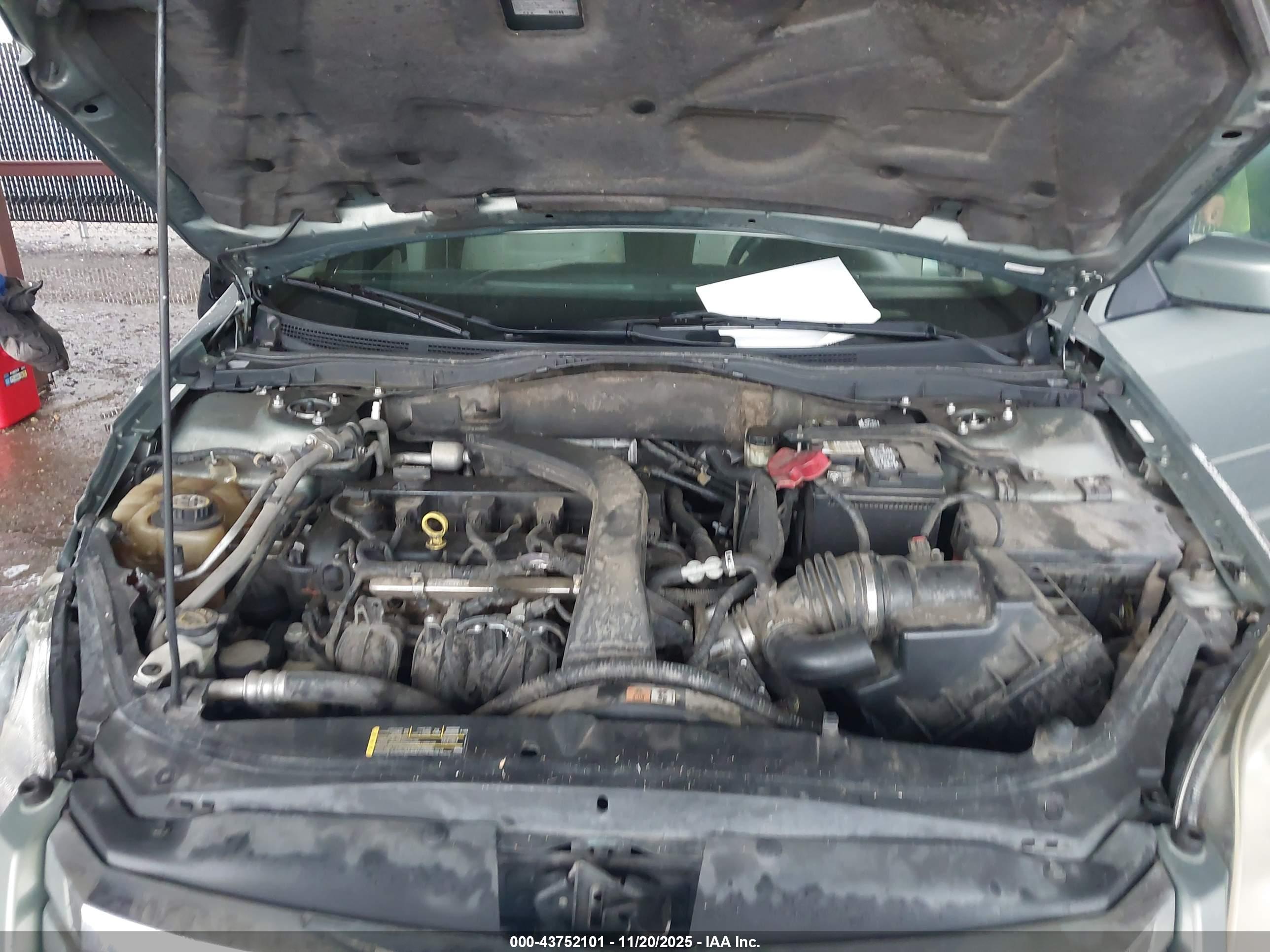FORD FUSION image 10