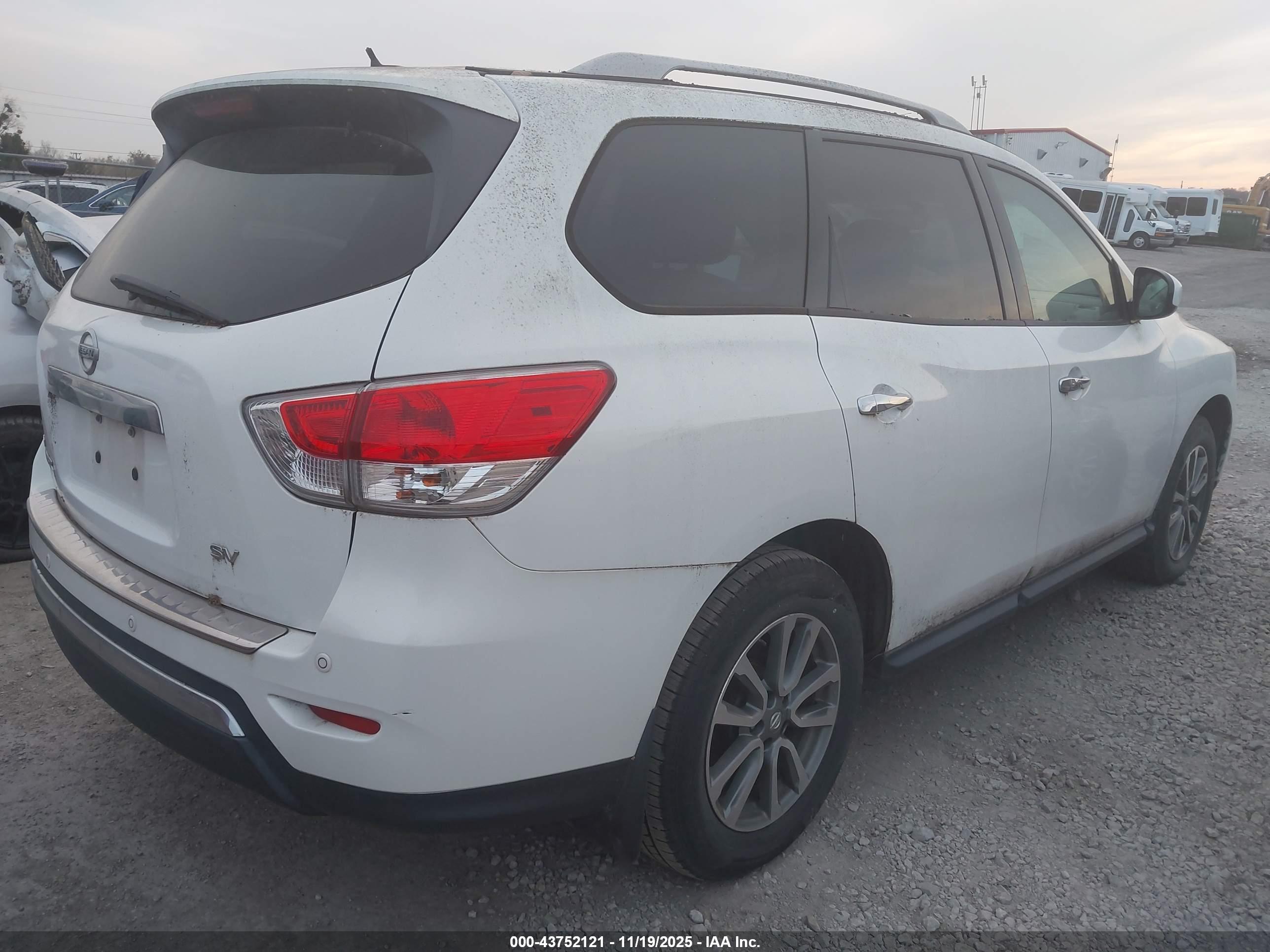 NISSAN PATHFINDER image 4