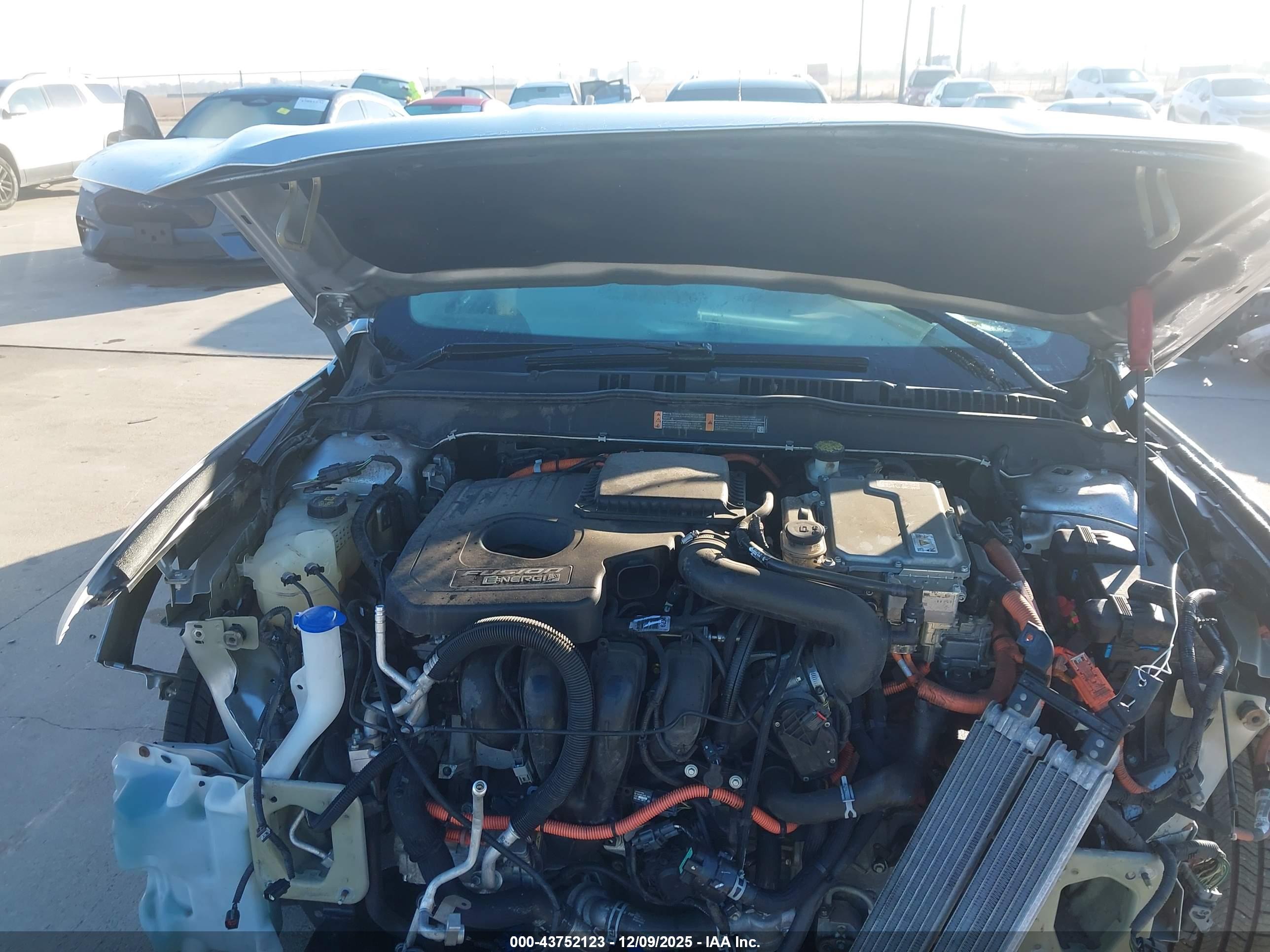 FORD FUSION image 10