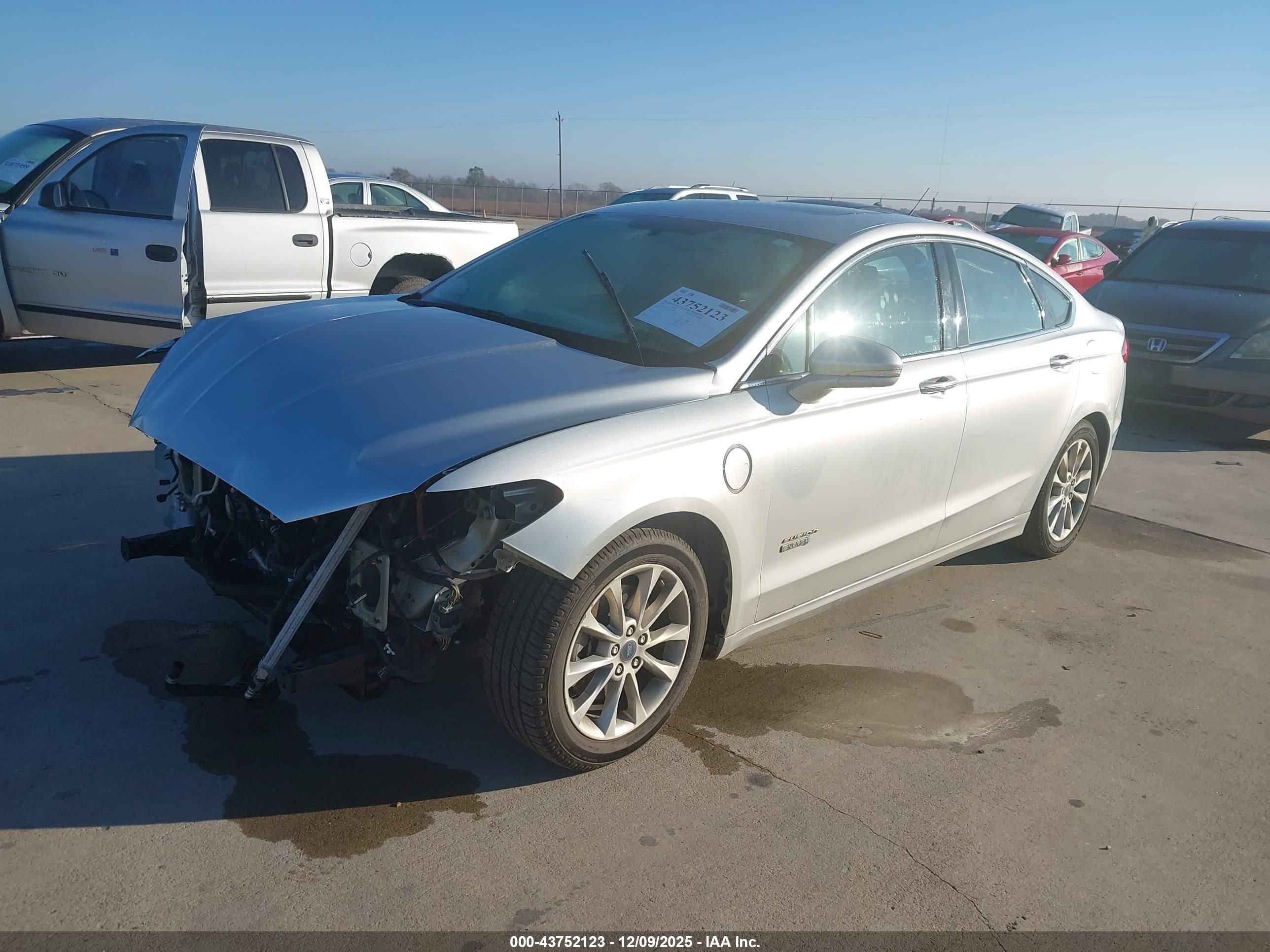 FORD FUSION image 2