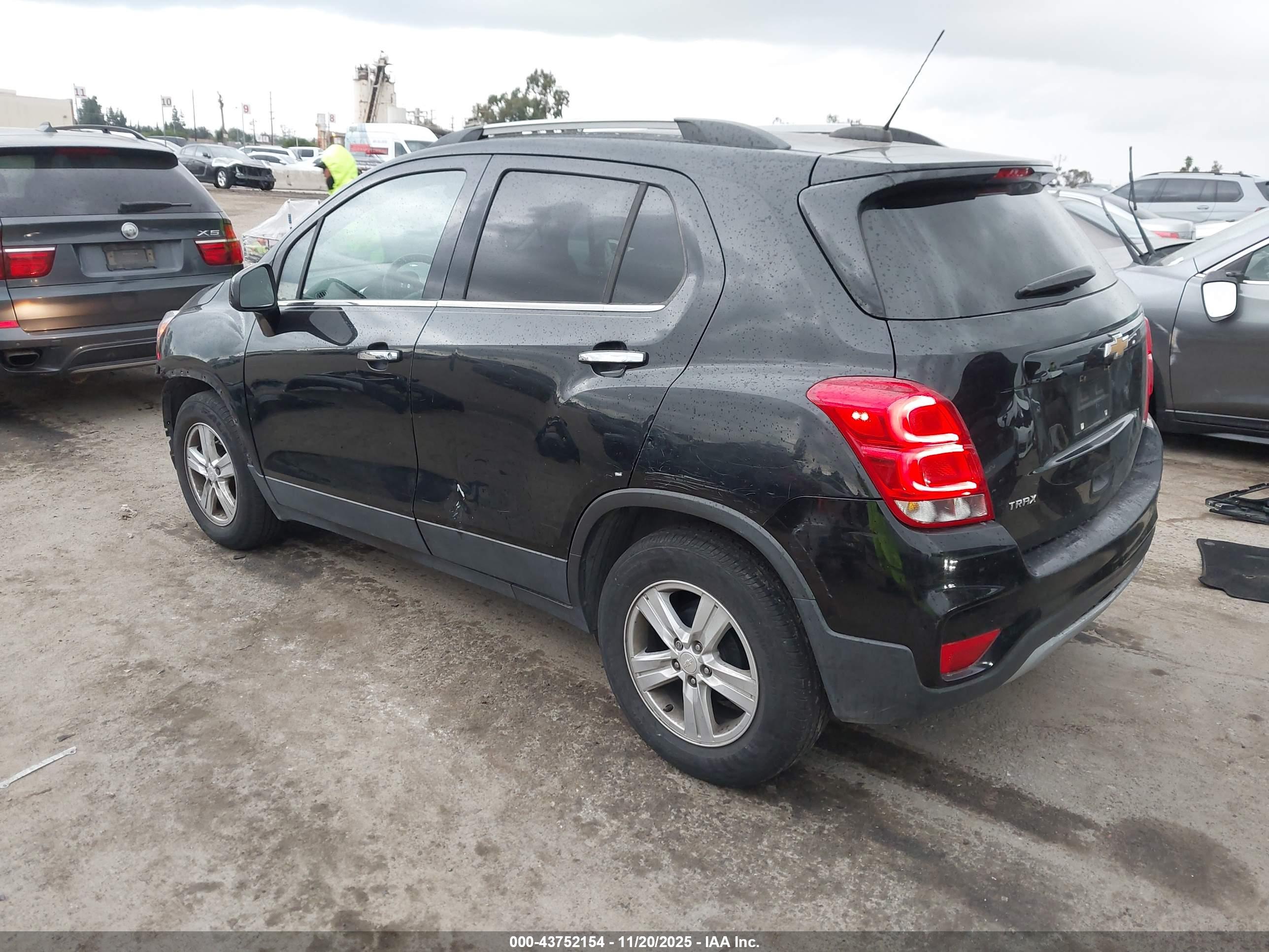 CHEVROLET TRAX image 3