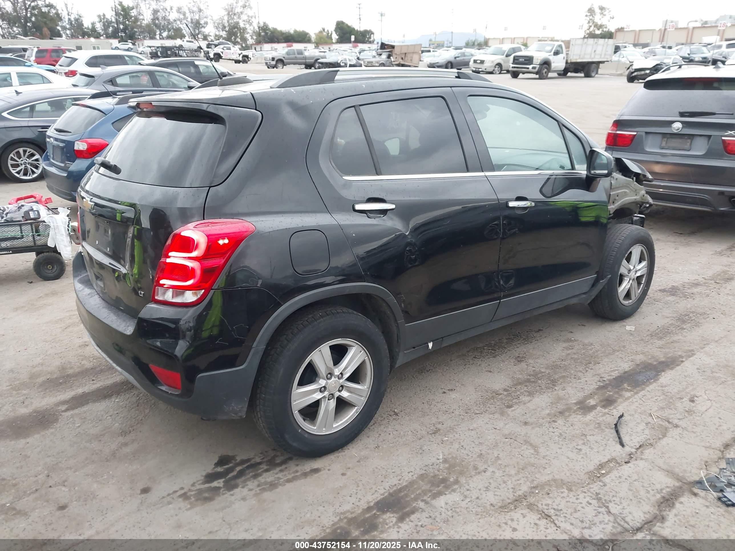 CHEVROLET TRAX image 4