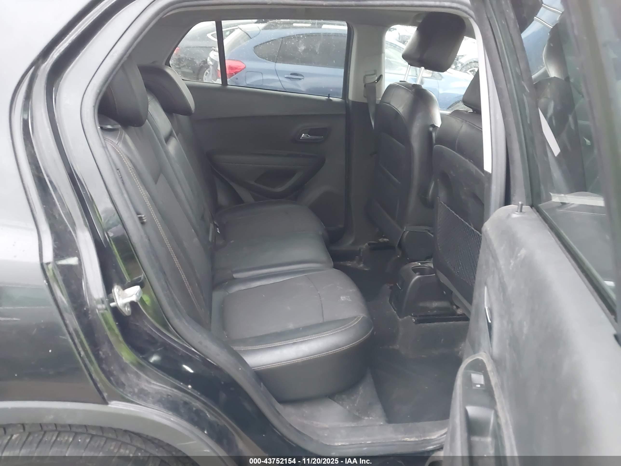 CHEVROLET TRAX image 8
