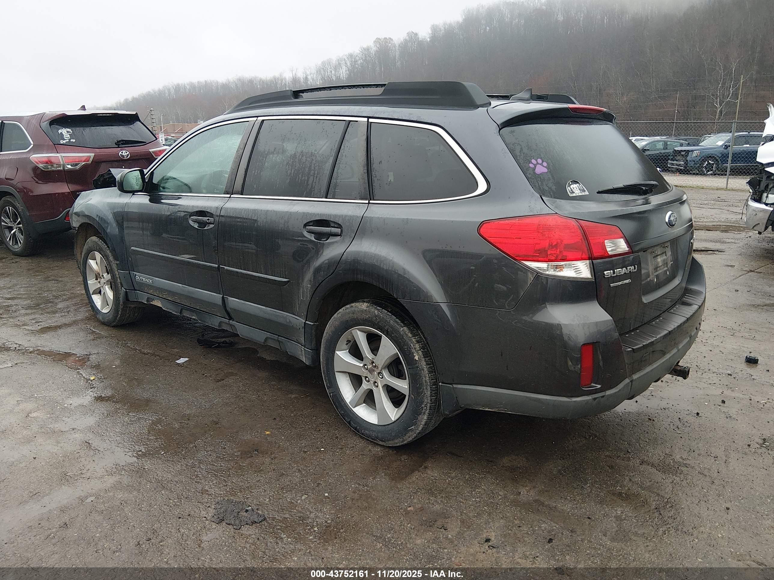 SUBARU OUTBACK image 3