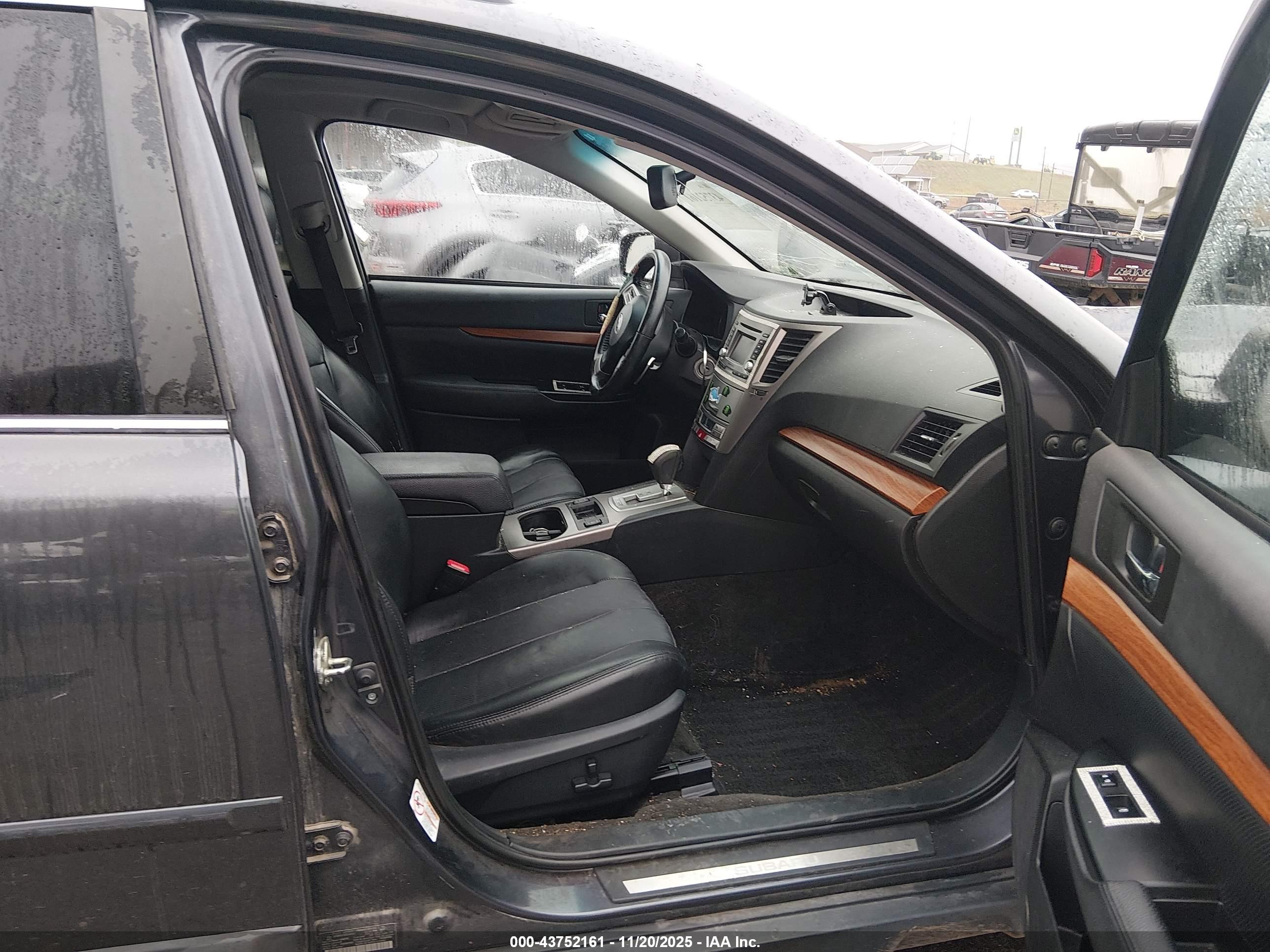 SUBARU OUTBACK image 5