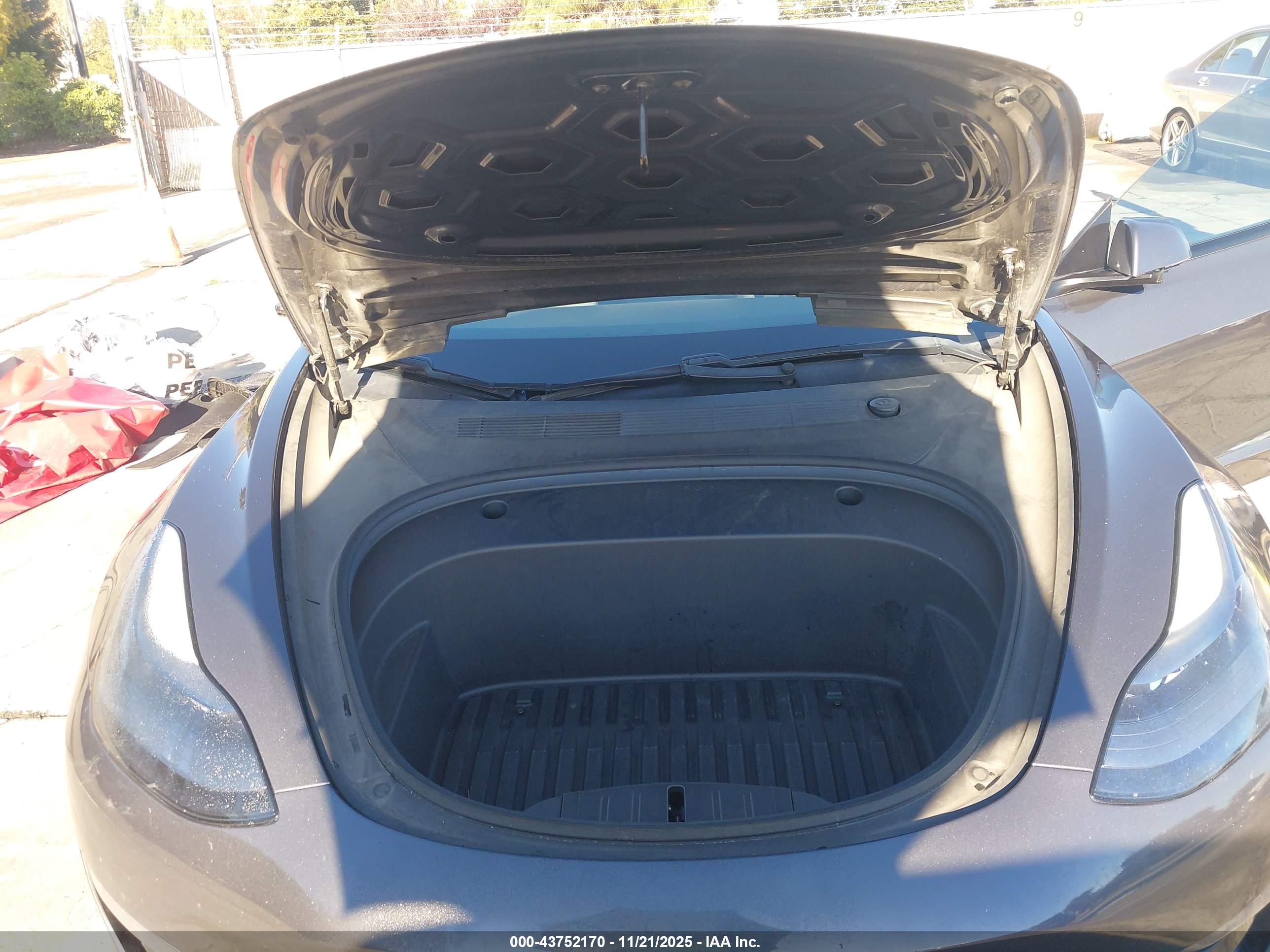 TESLA MODEL image 10