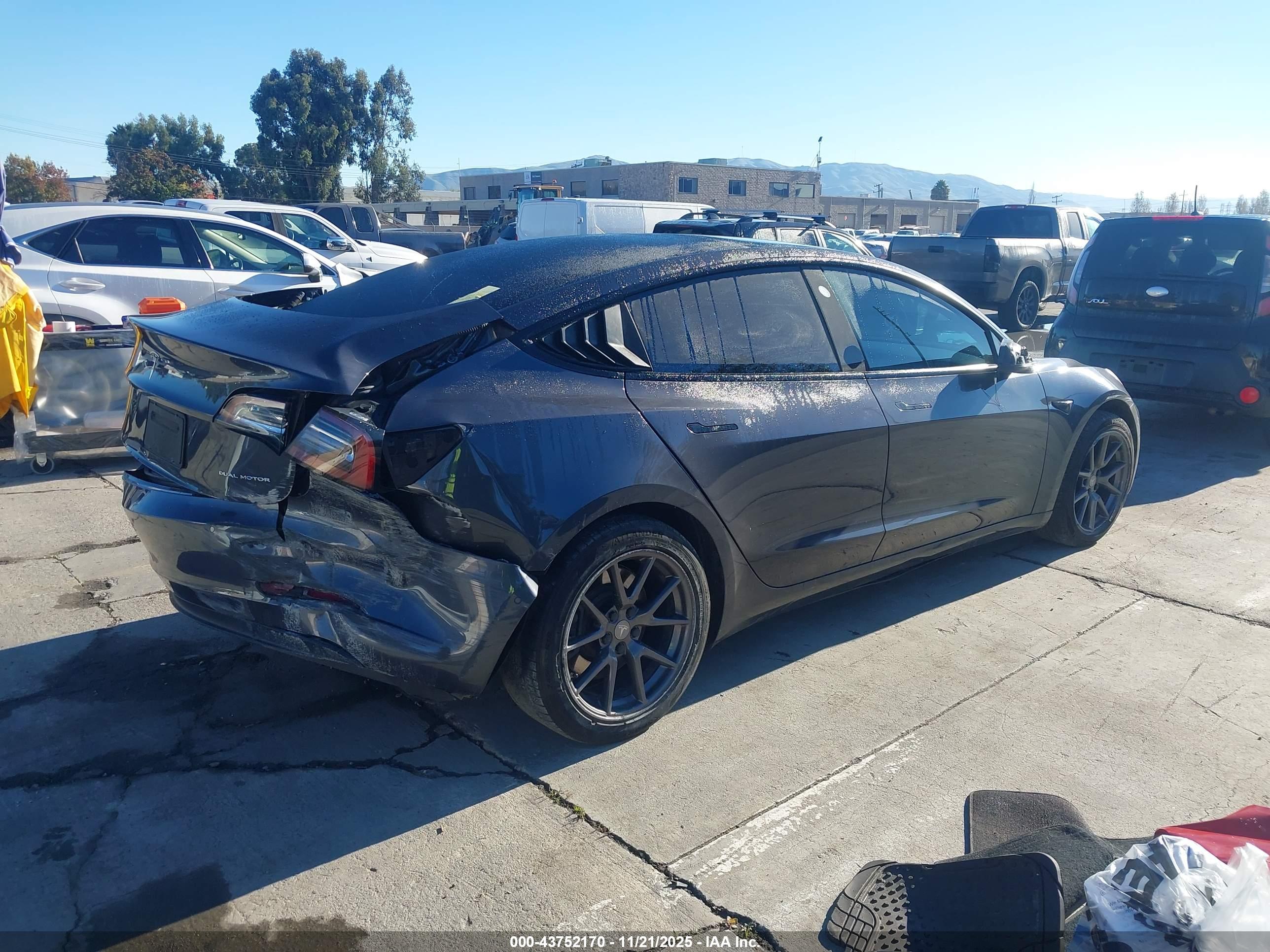 TESLA MODEL image 4