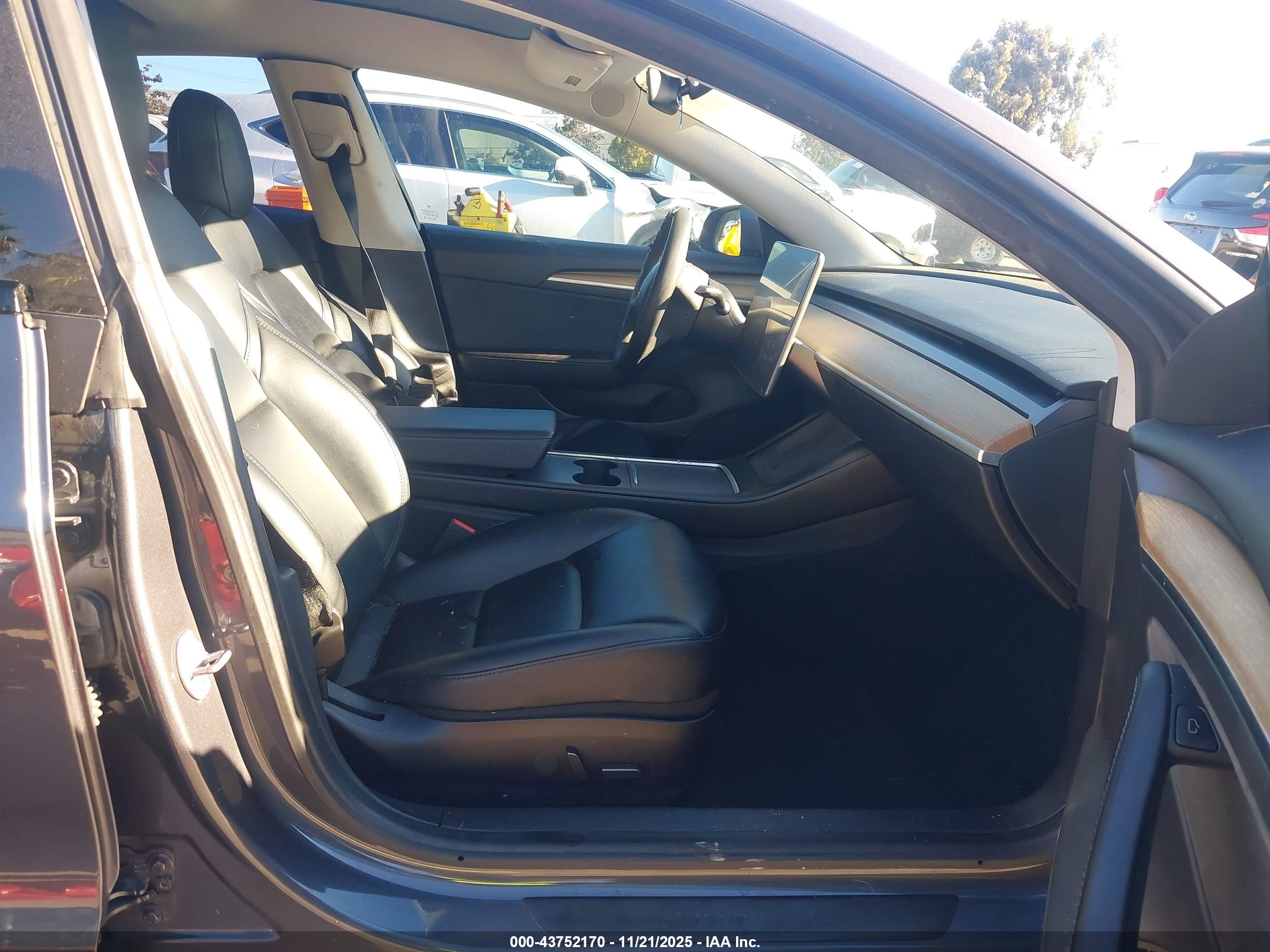 TESLA MODEL image 5