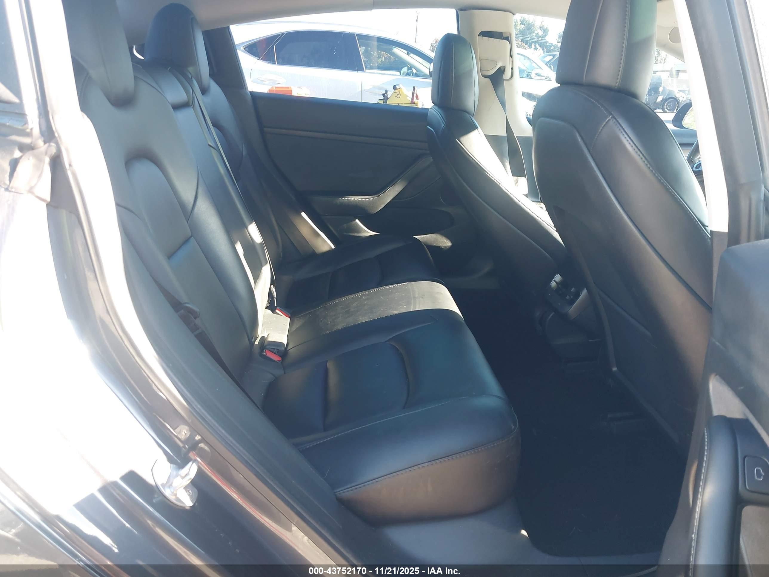 TESLA MODEL image 8
