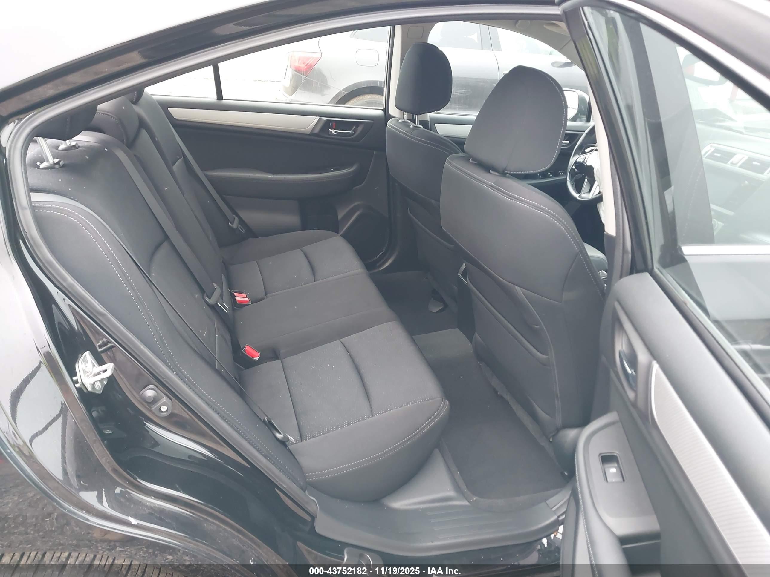 SUBARU LEGACY image 8