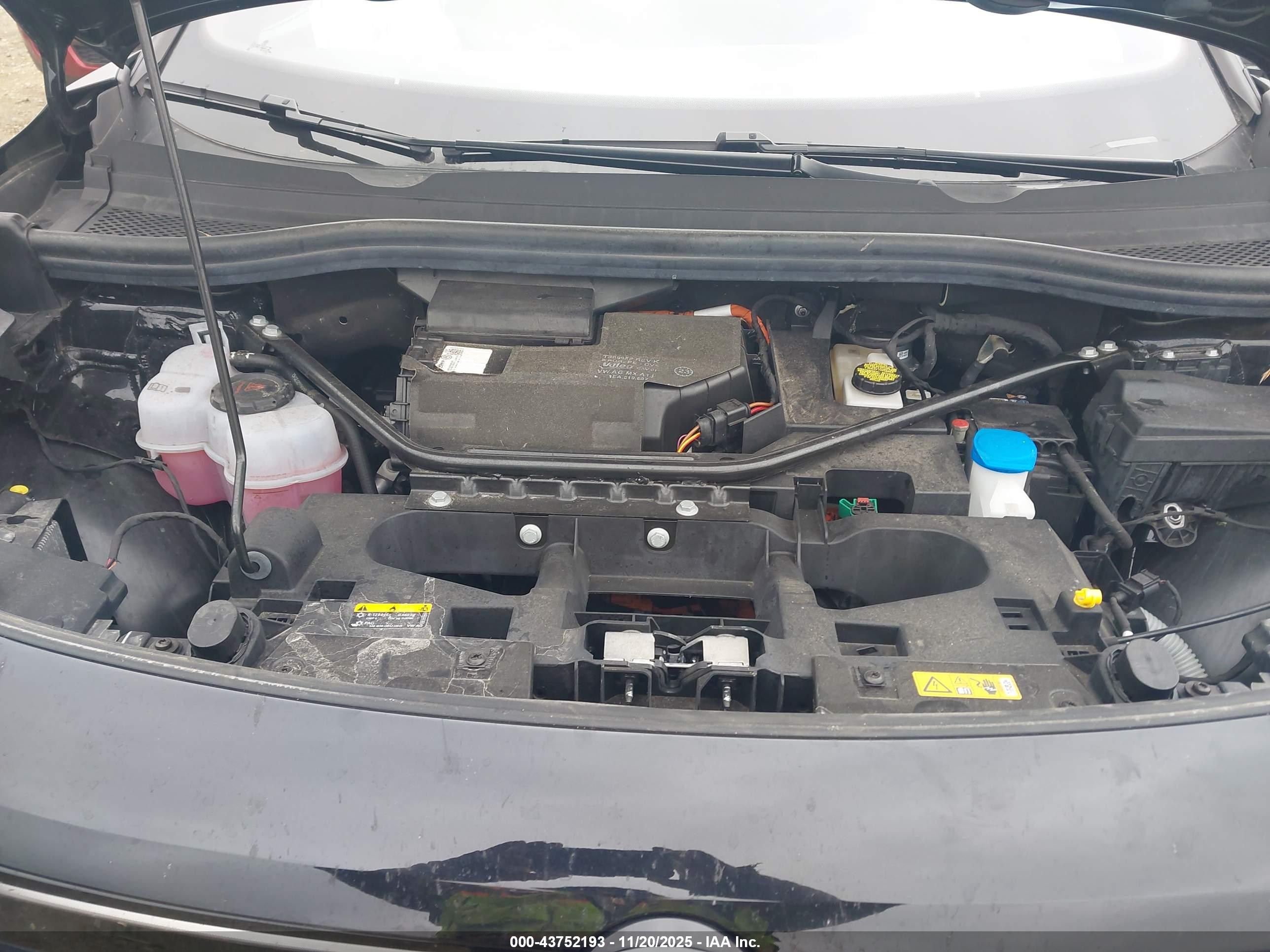 VOLKSWAGEN ID.4 image 10