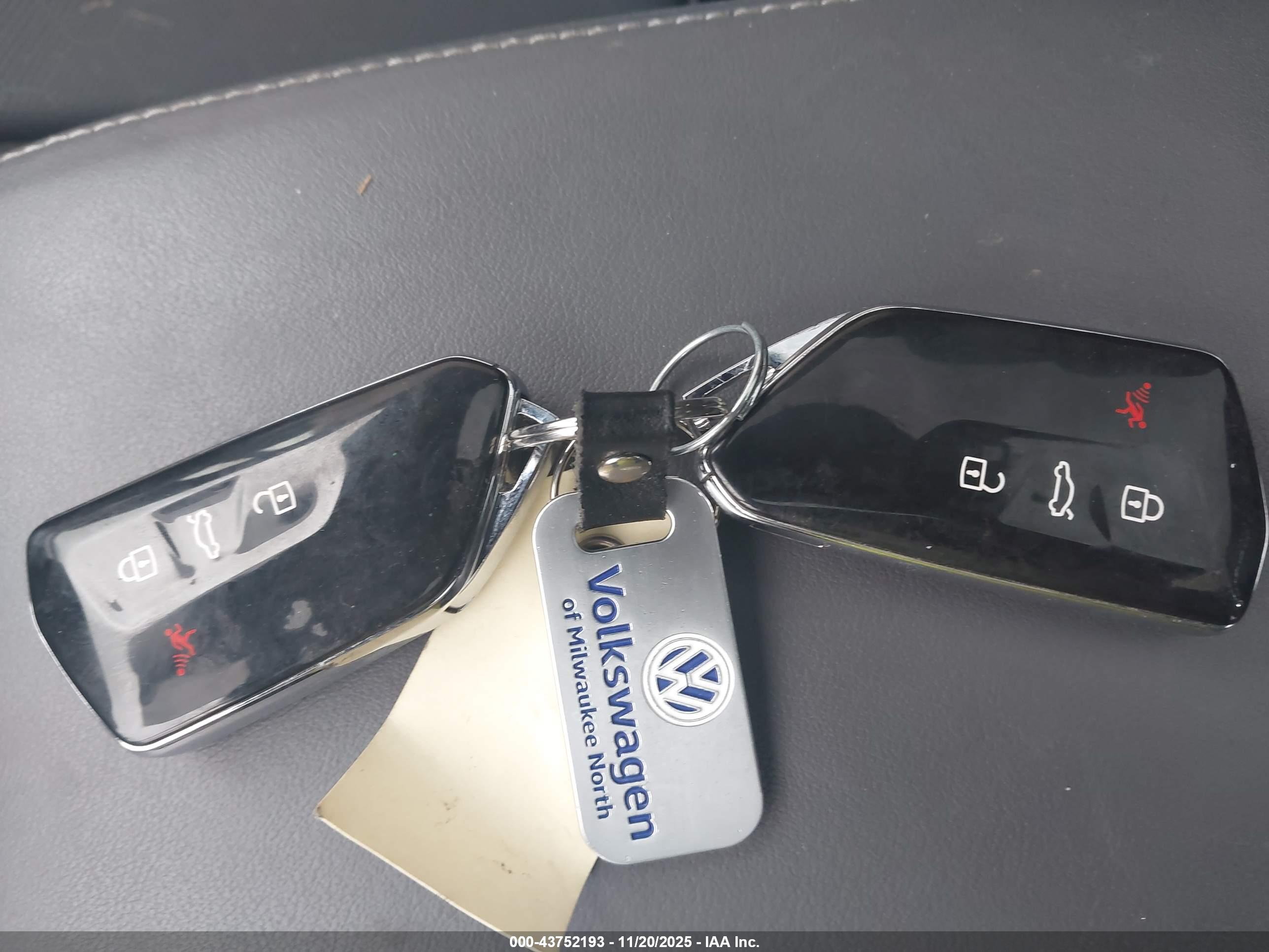 VOLKSWAGEN ID.4 image 11