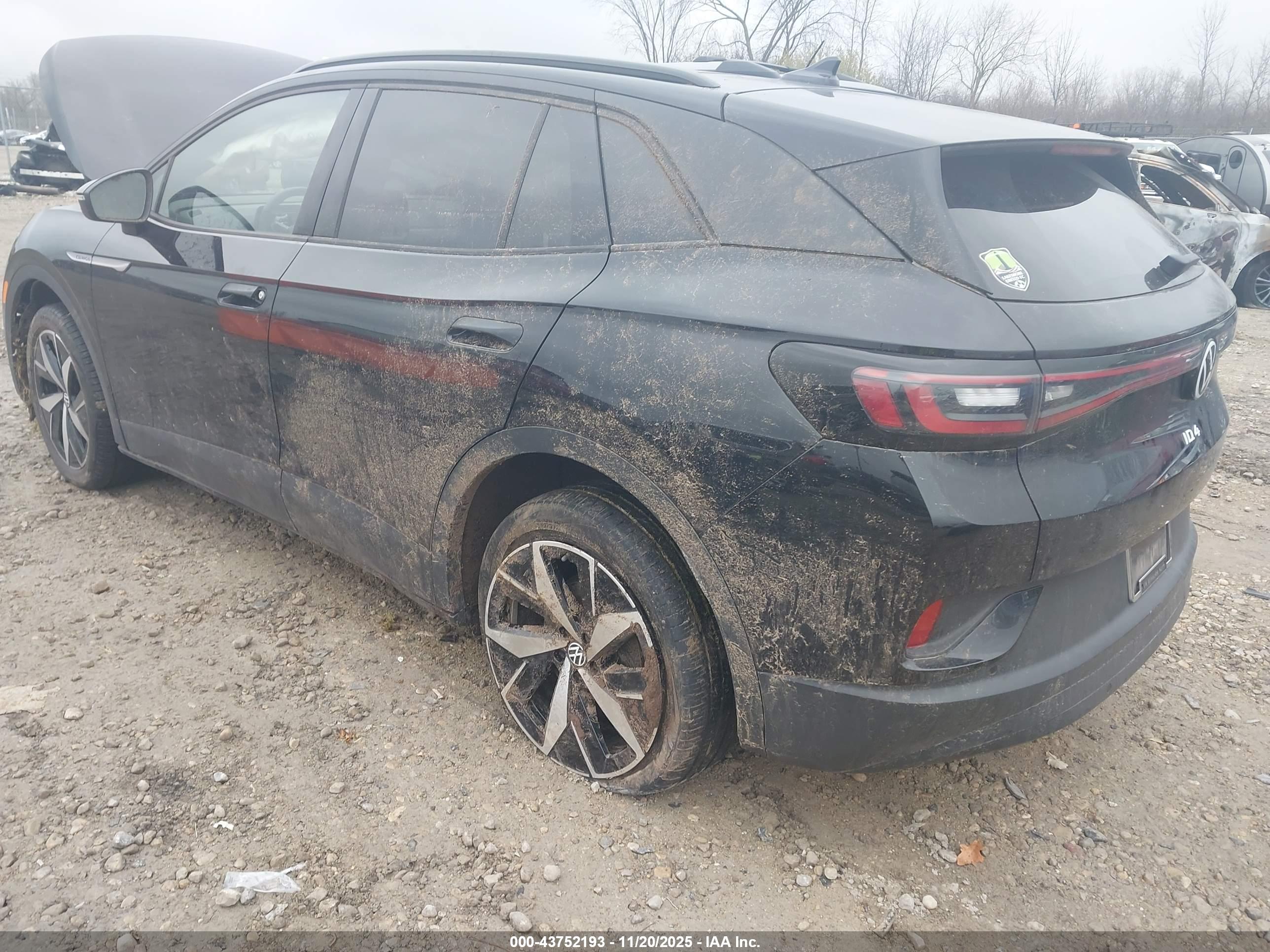 VOLKSWAGEN ID.4 image 3
