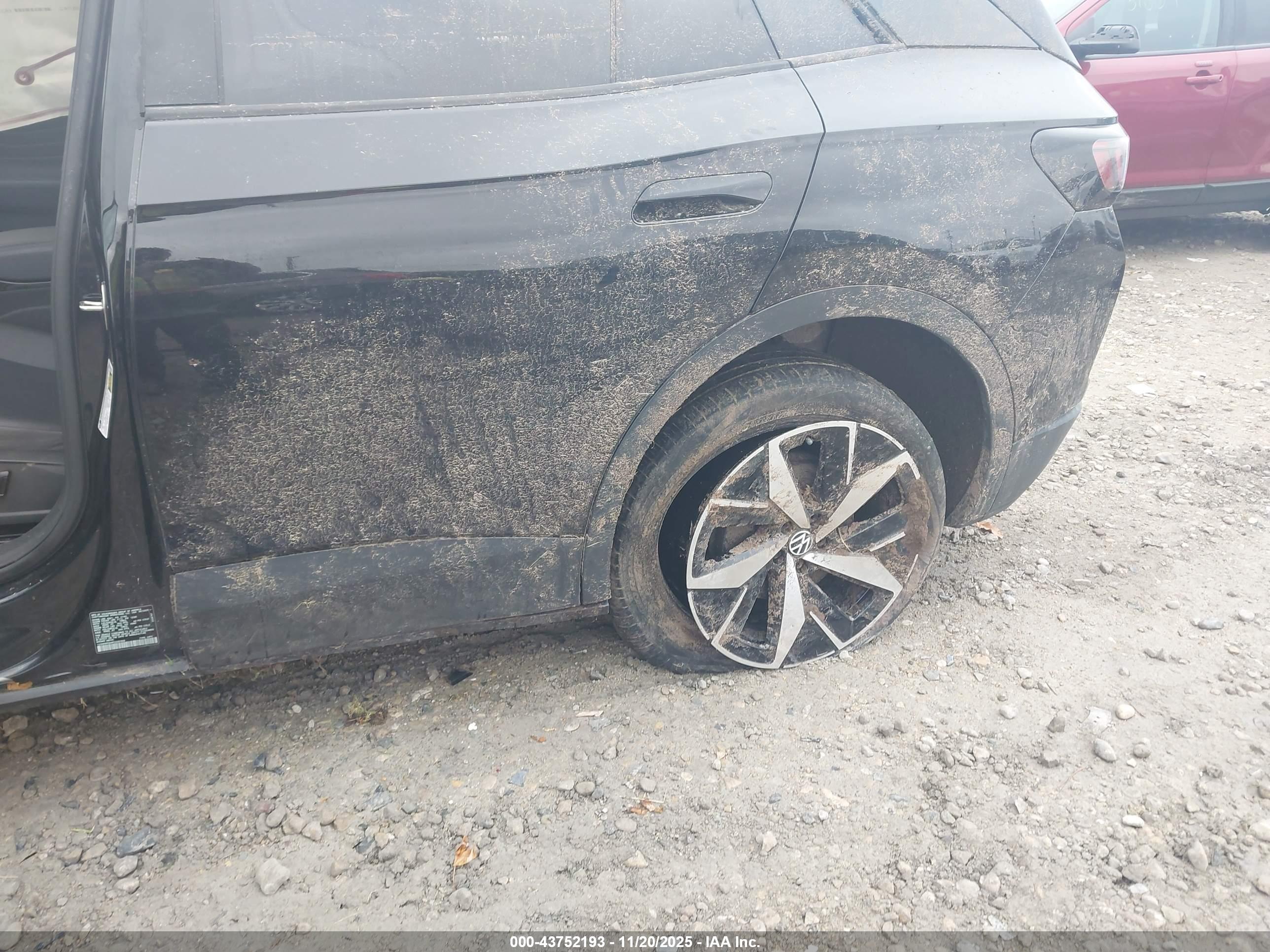 VOLKSWAGEN ID.4 image 6