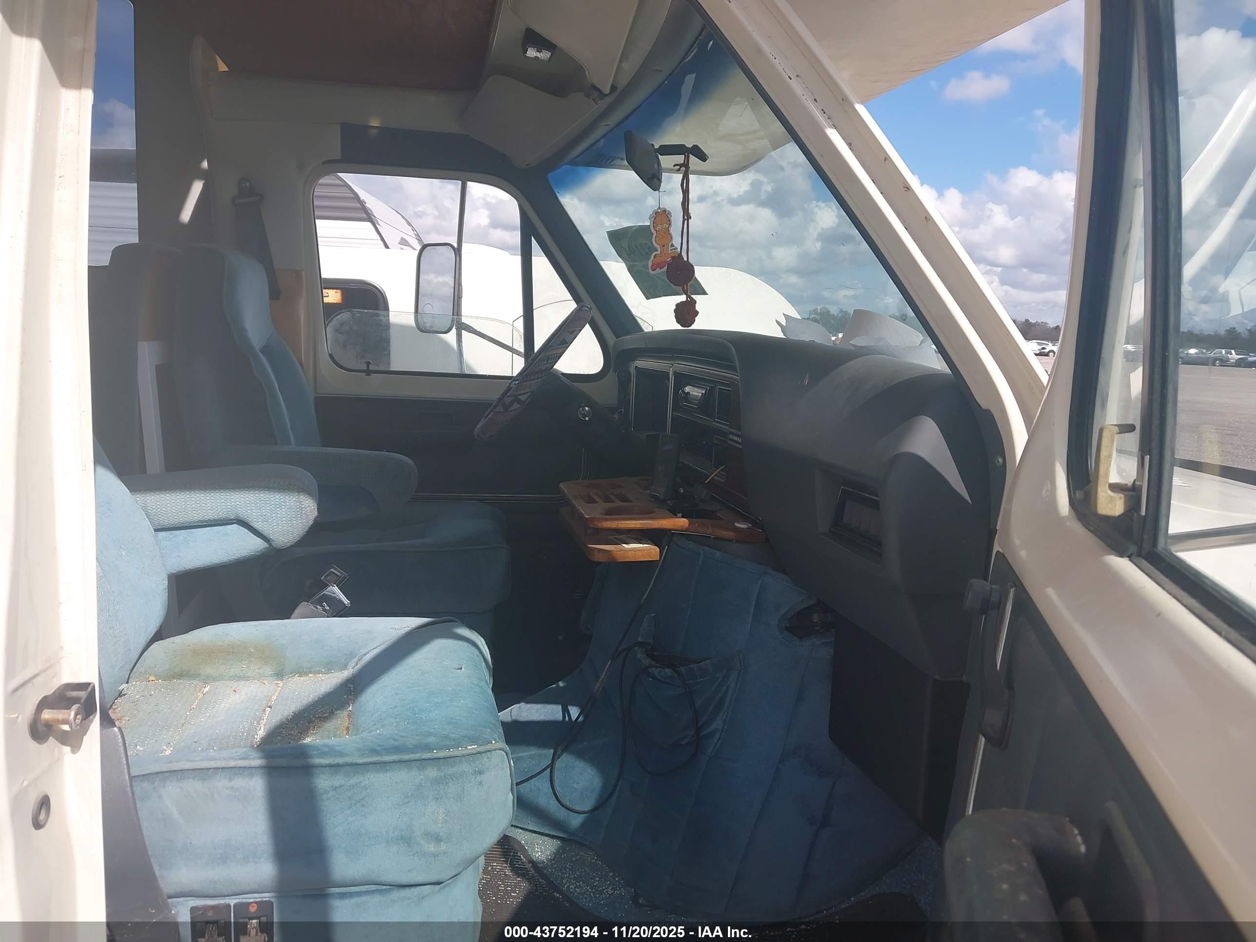 FORD ECONOLINE image 5
