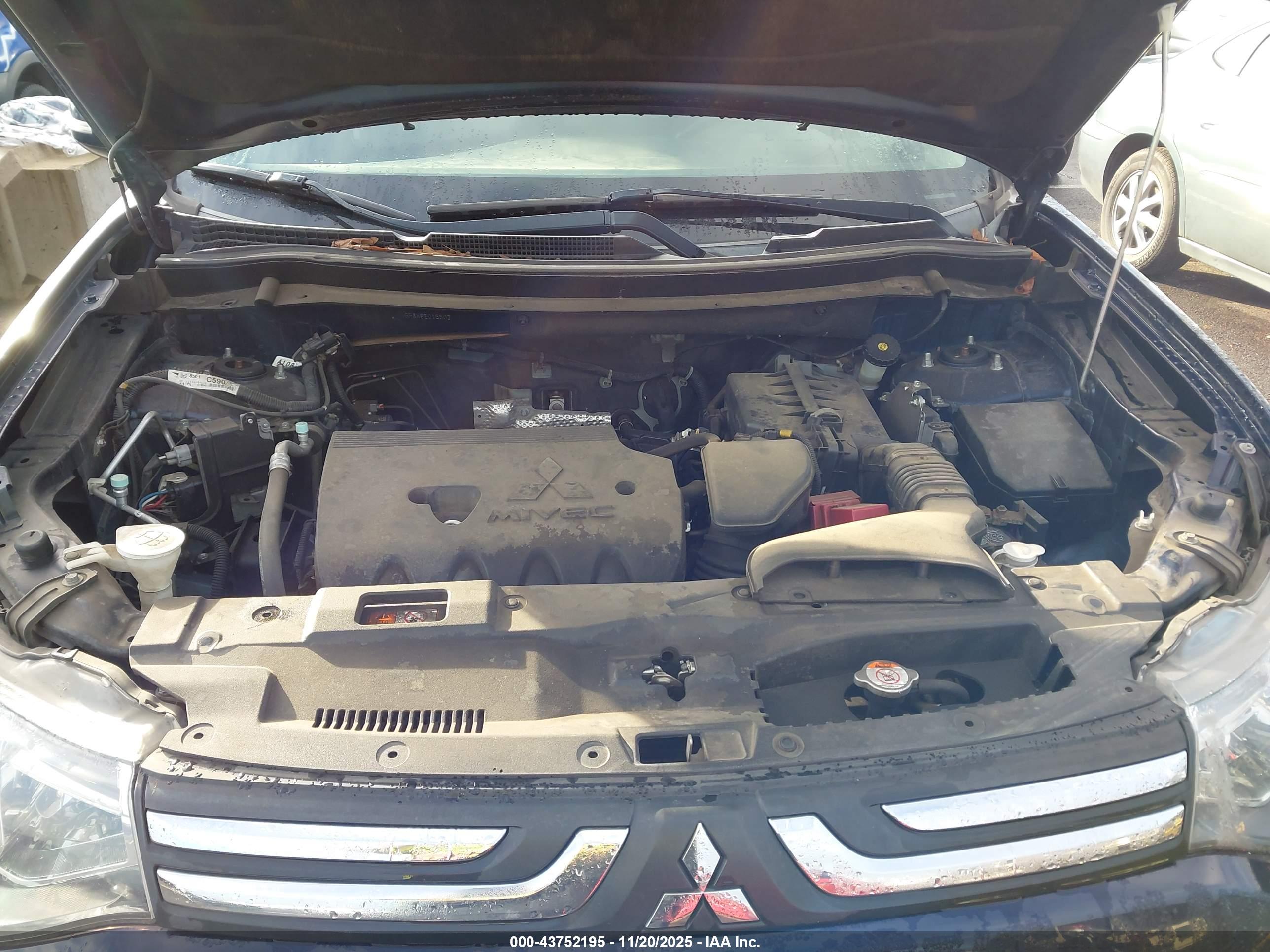 MITSUBISHI OUTLANDER image 10