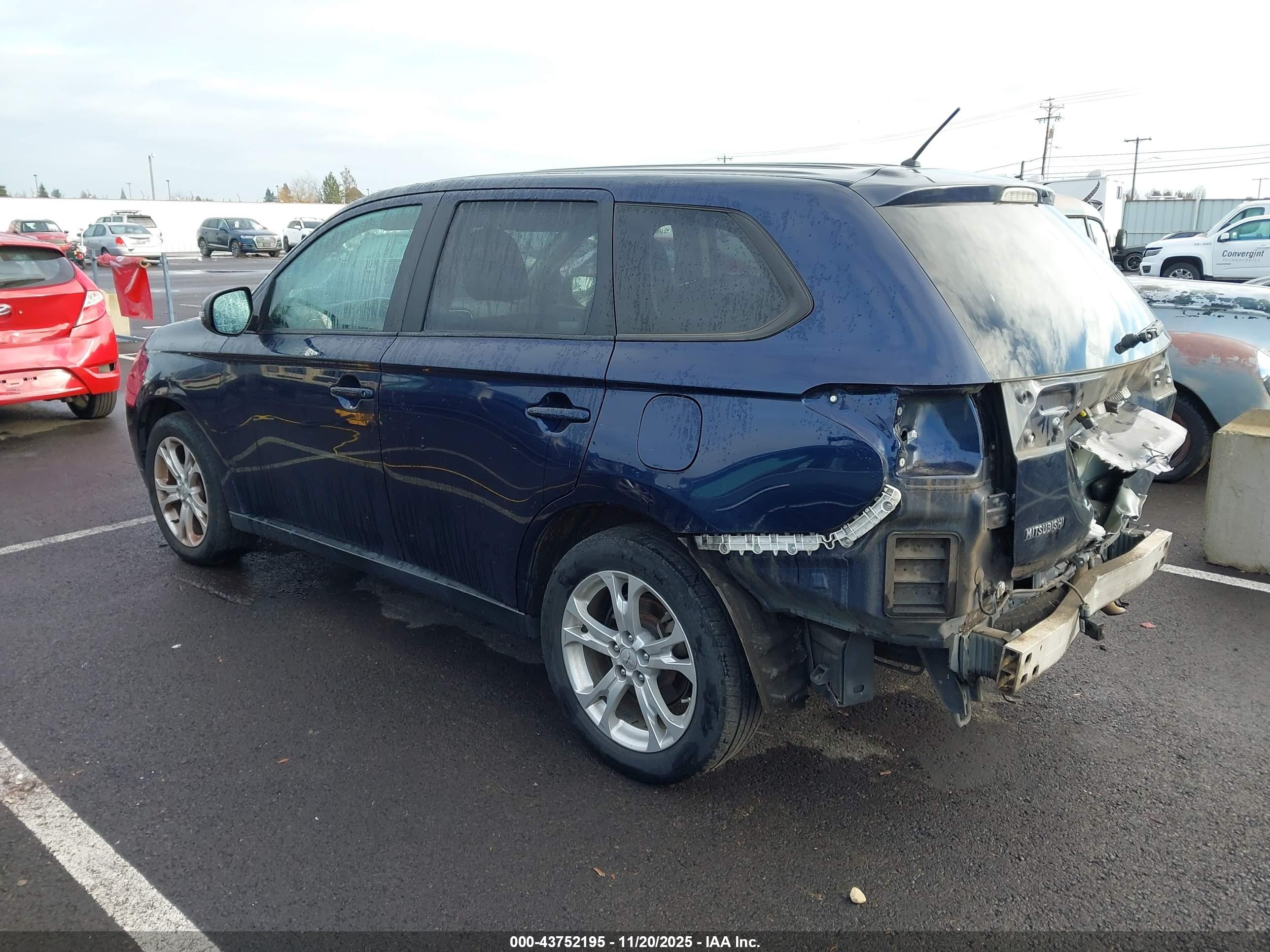 MITSUBISHI OUTLANDER image 3