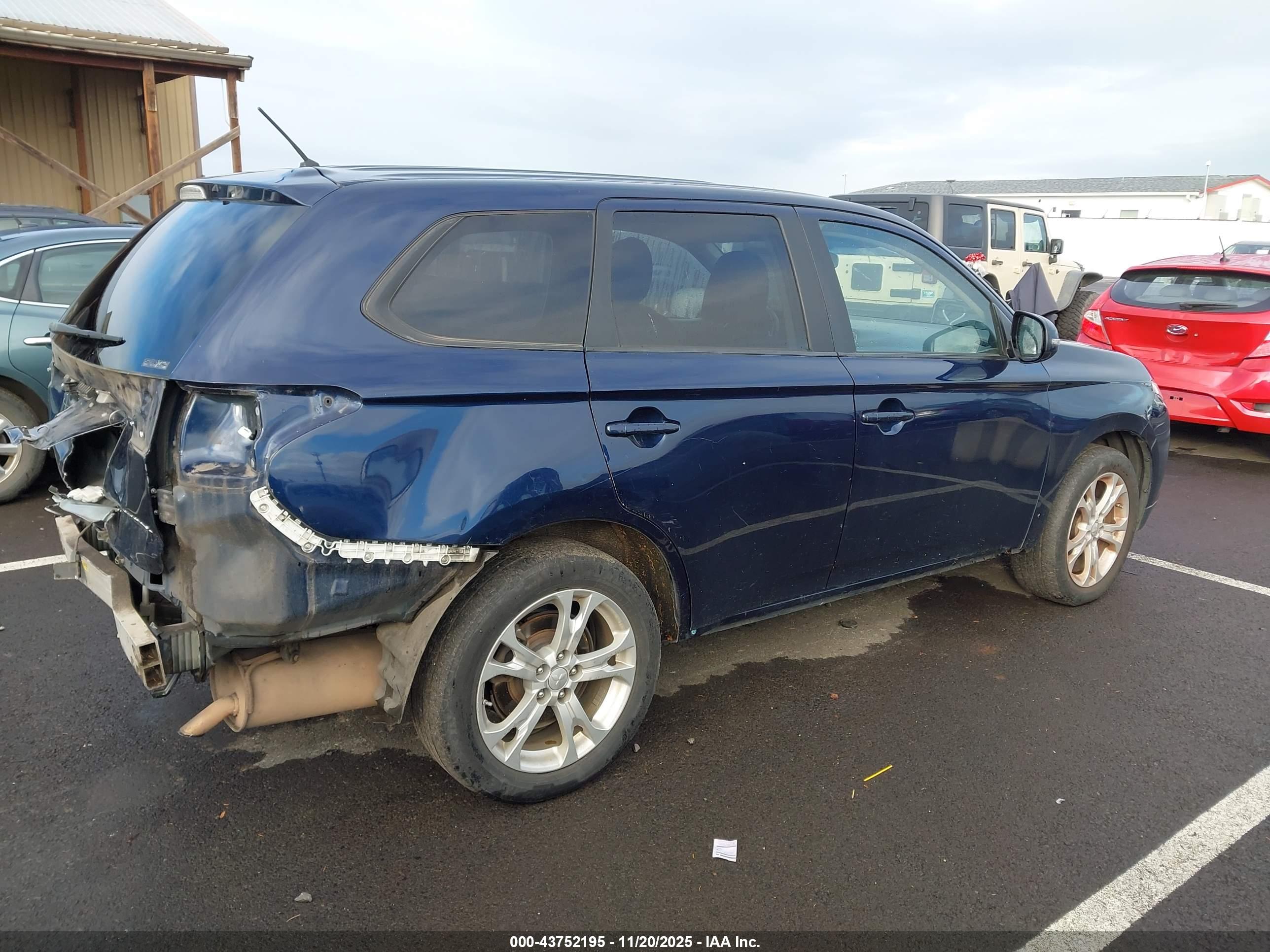 MITSUBISHI OUTLANDER image 4