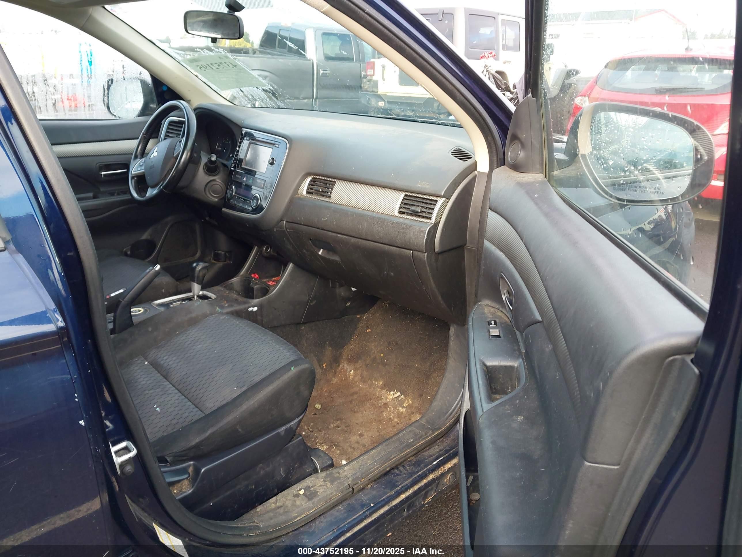 MITSUBISHI OUTLANDER image 5