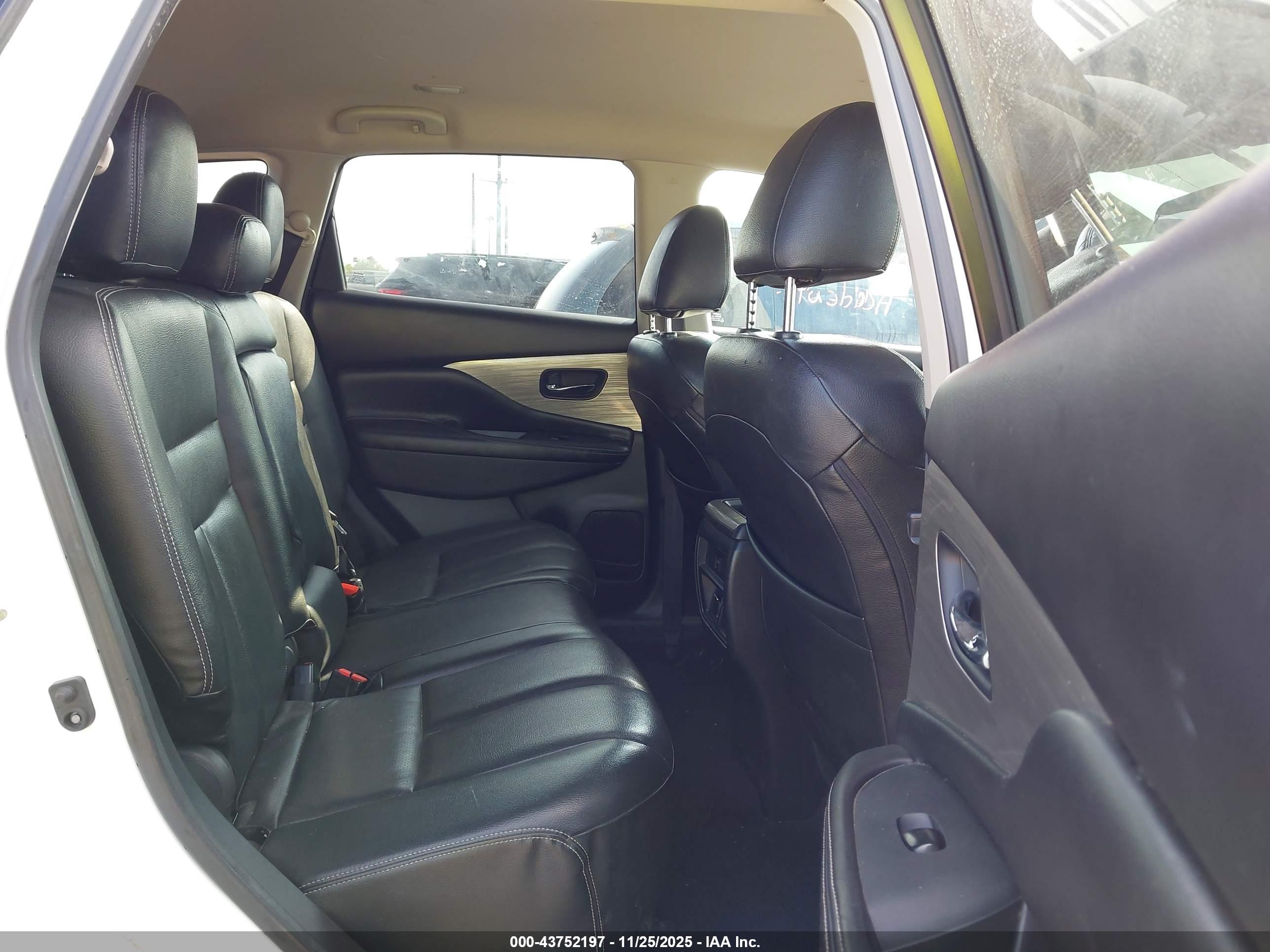 NISSAN MURANO image 8