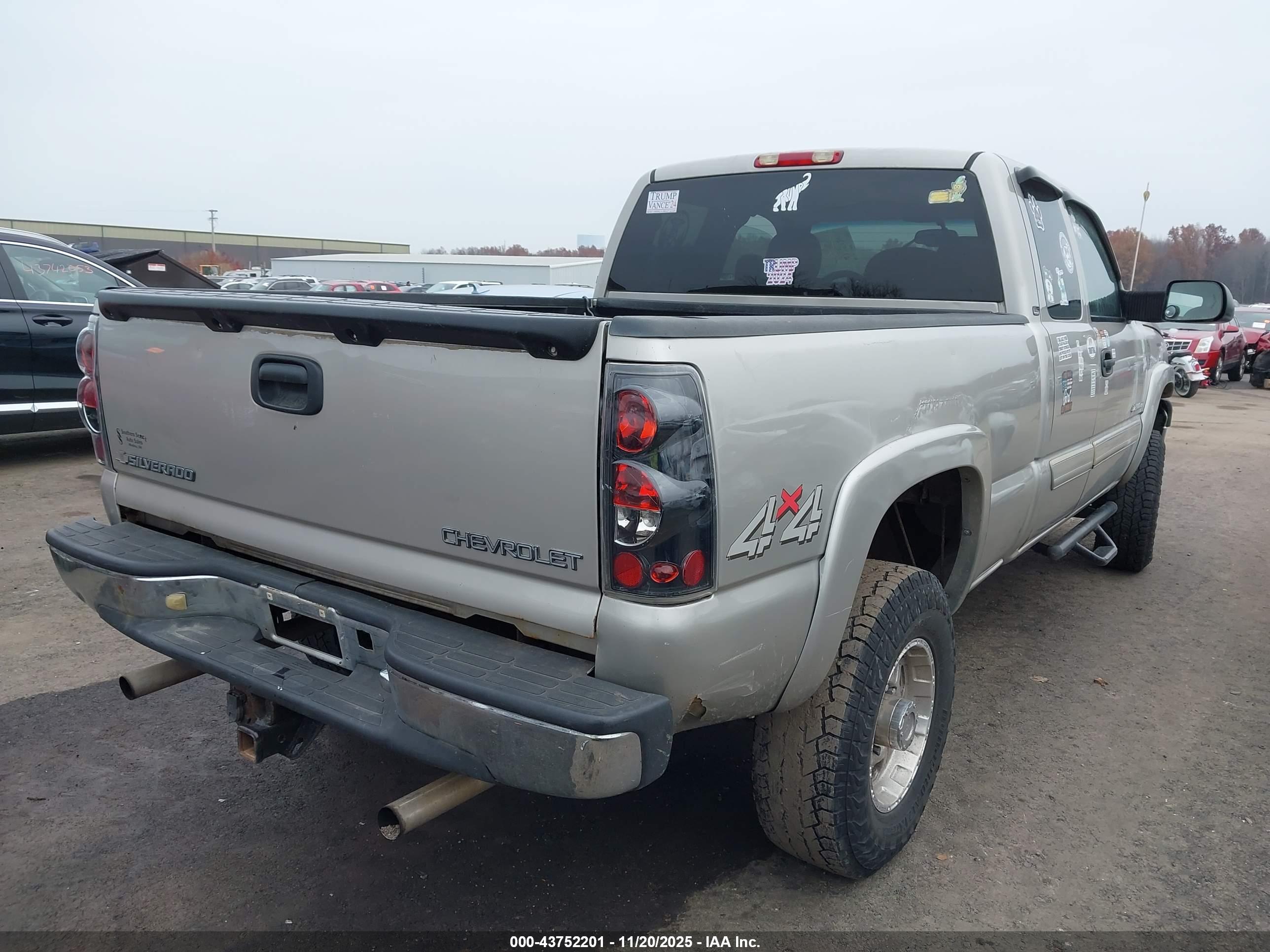 CHEVROLET SILVERADO image 4