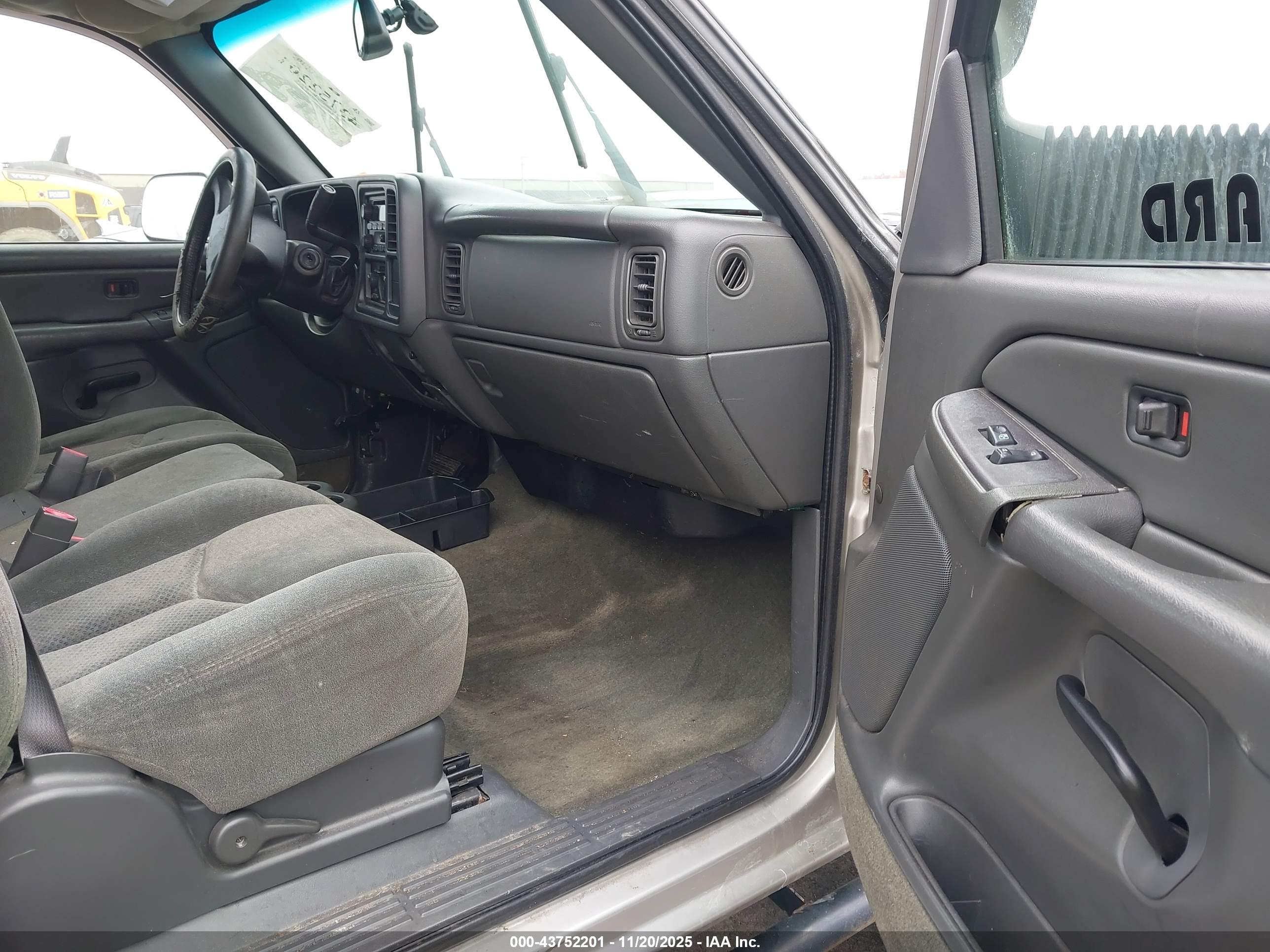 CHEVROLET SILVERADO image 5
