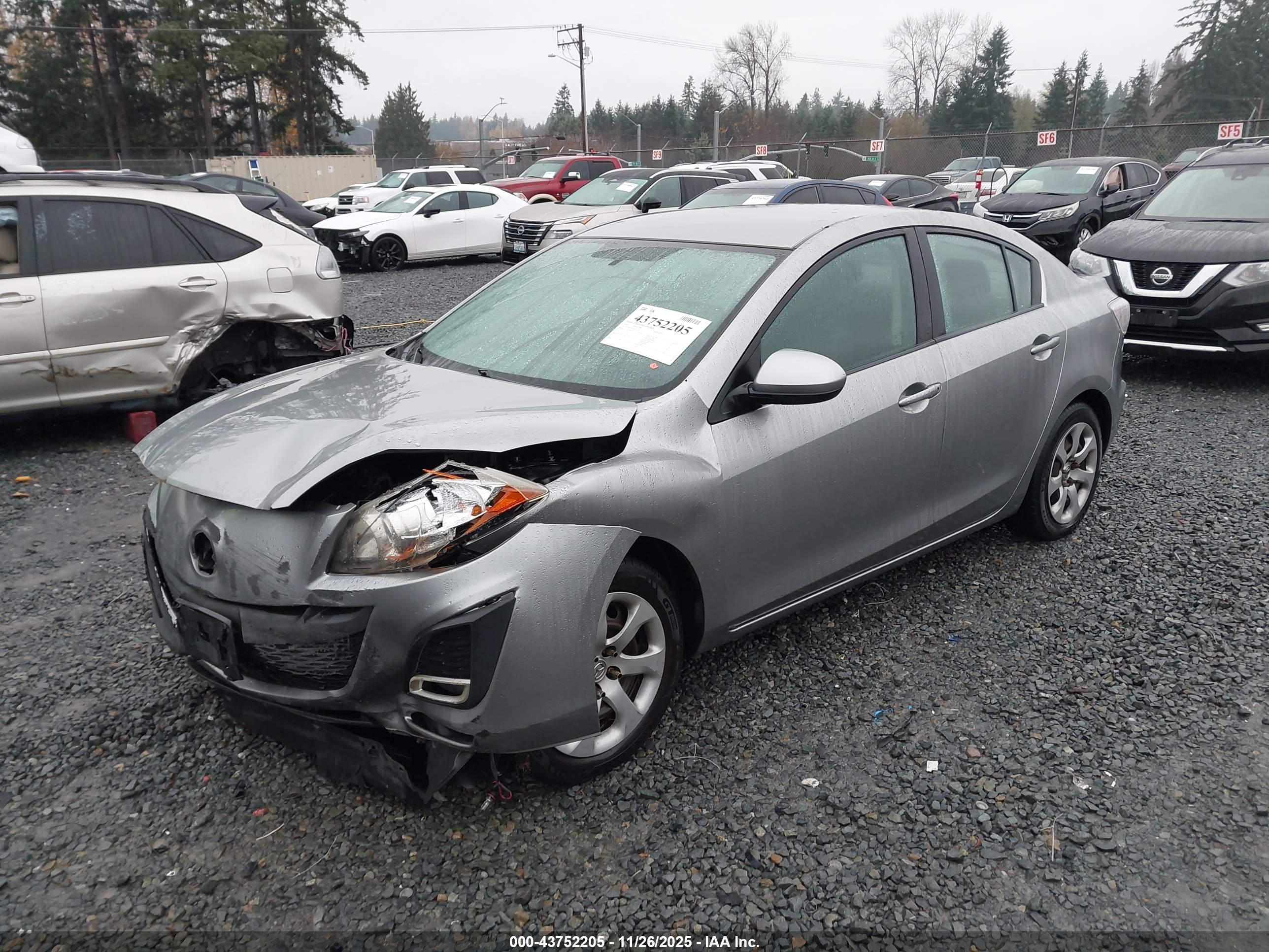 MAZDA MAZDA3 image 2