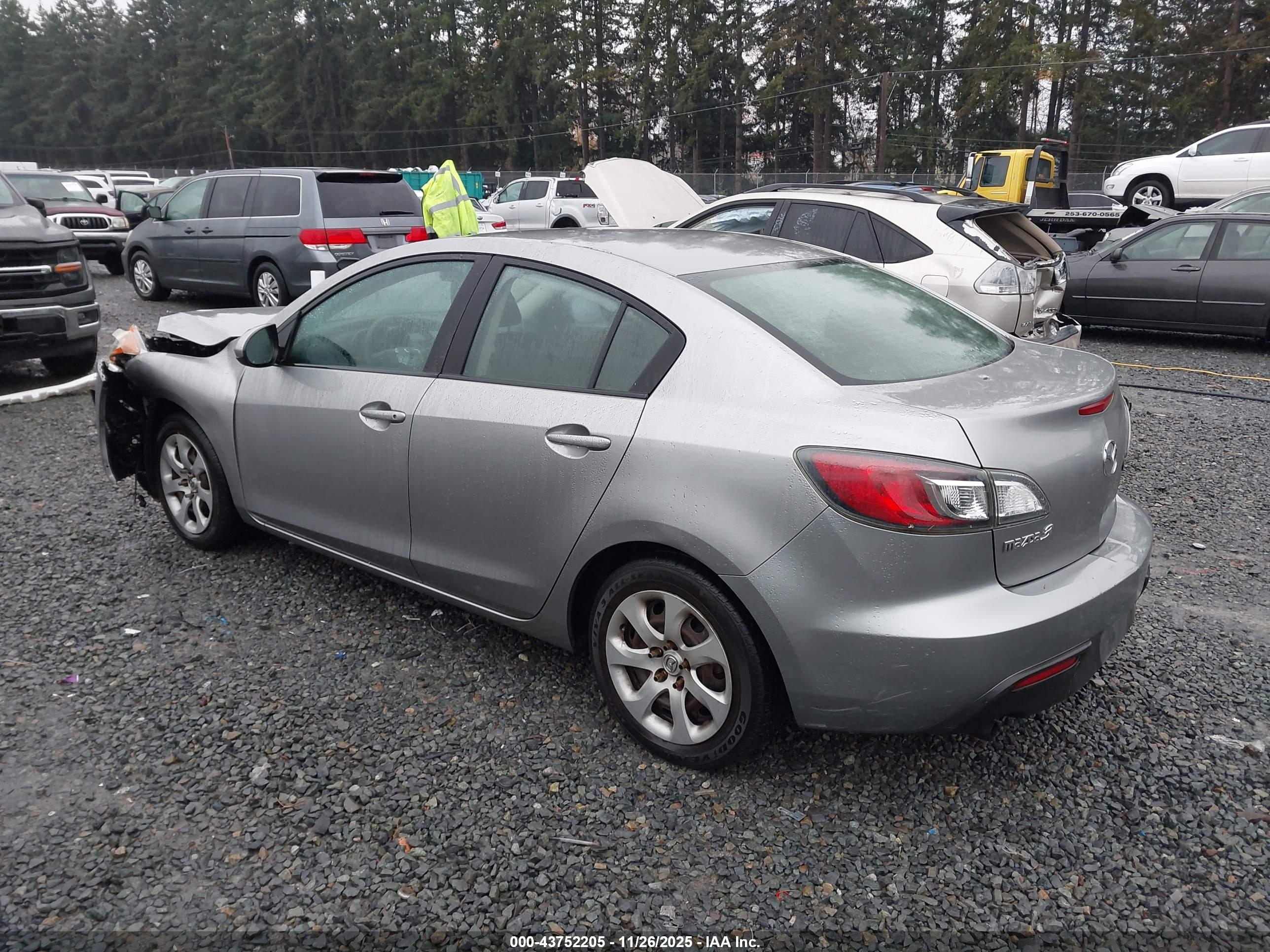 MAZDA MAZDA3 image 3