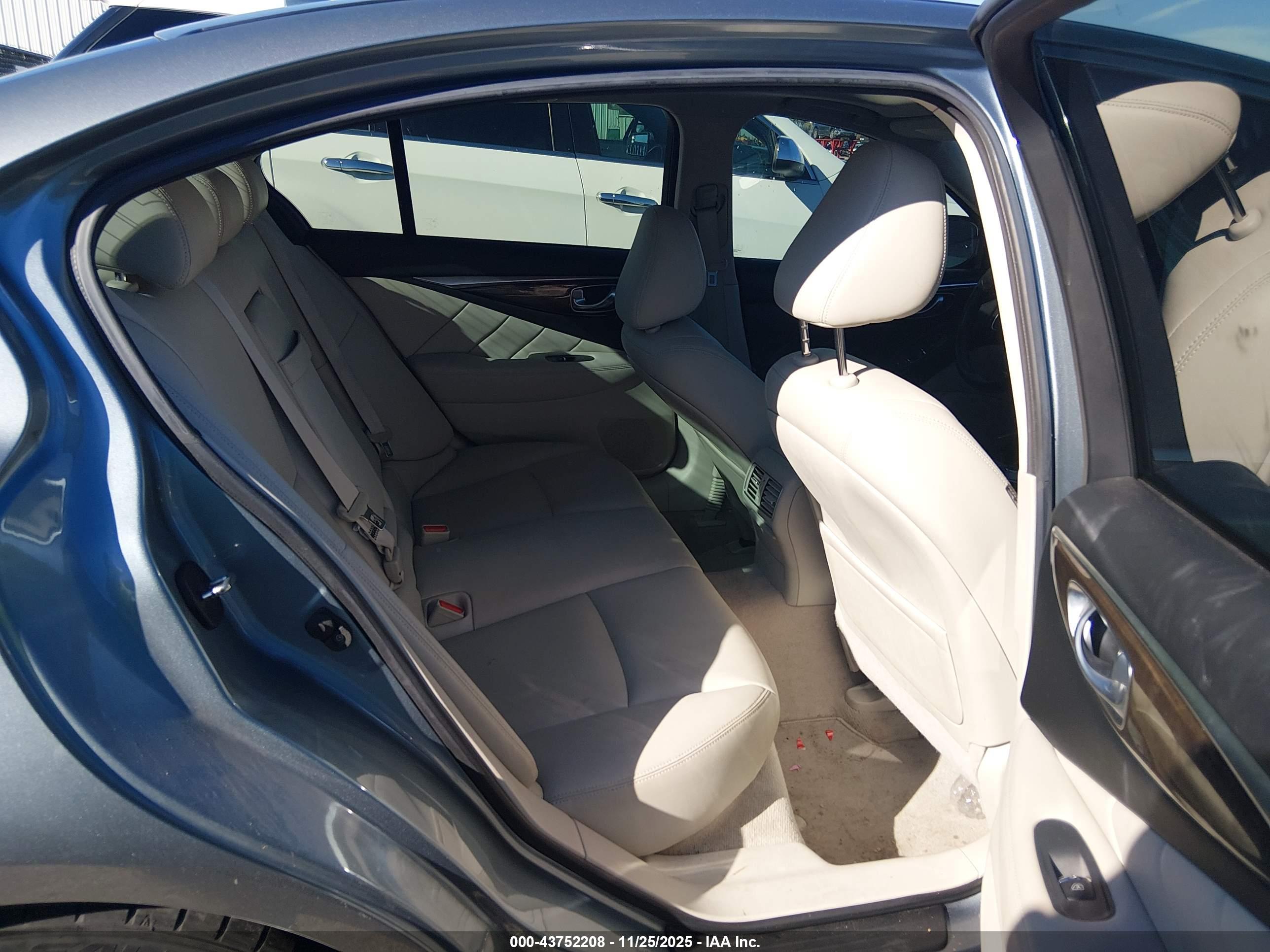 INFINITI Q50 image 8
