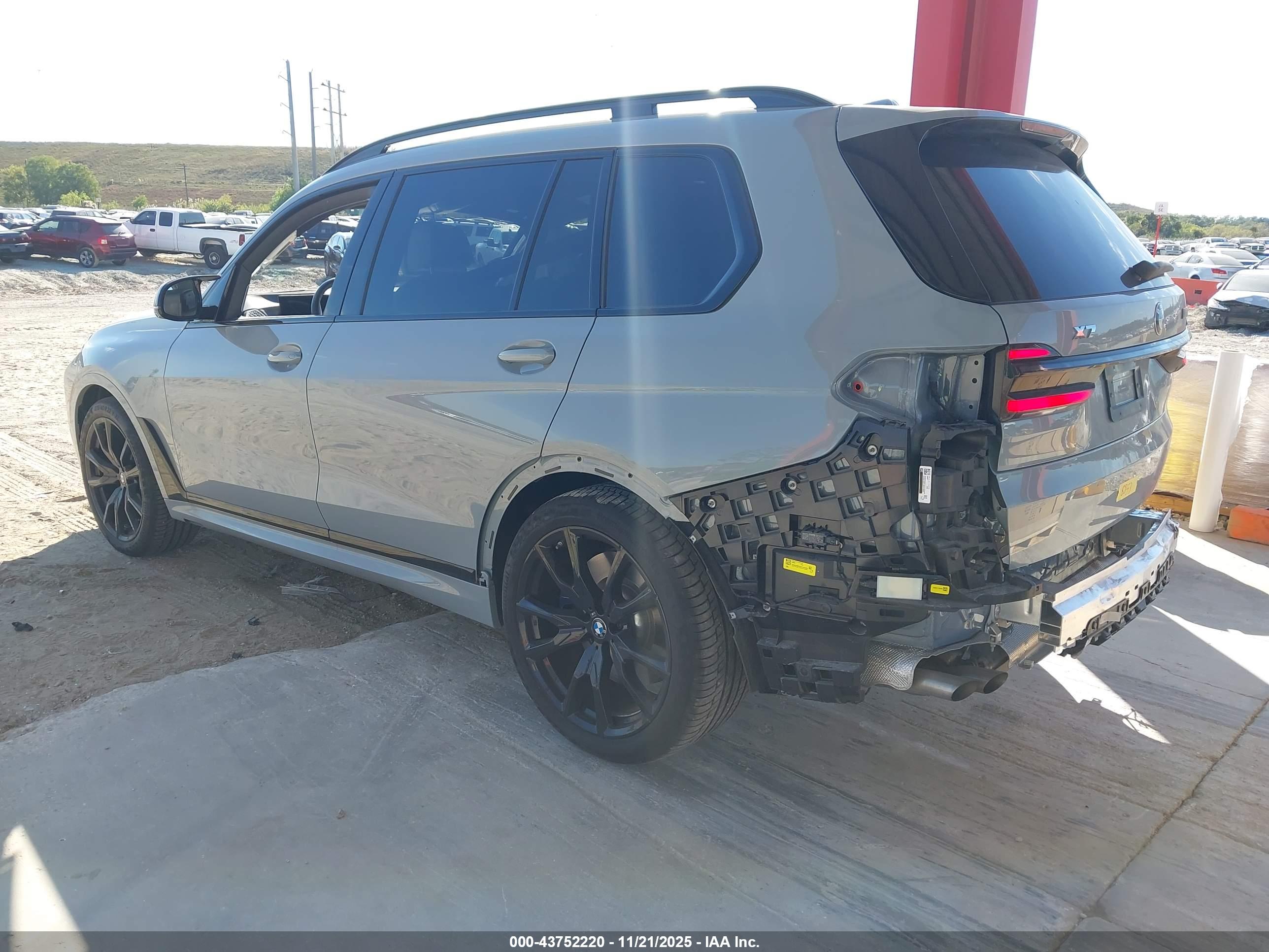 BMW X7 image 3