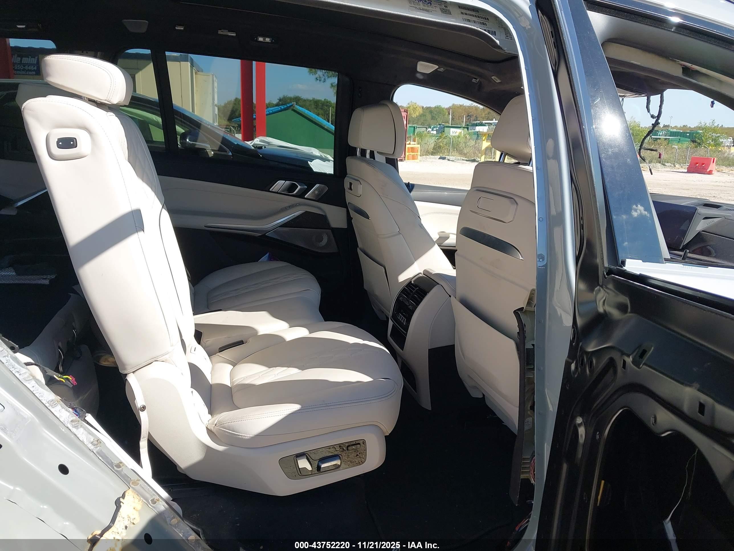 BMW X7 image 8