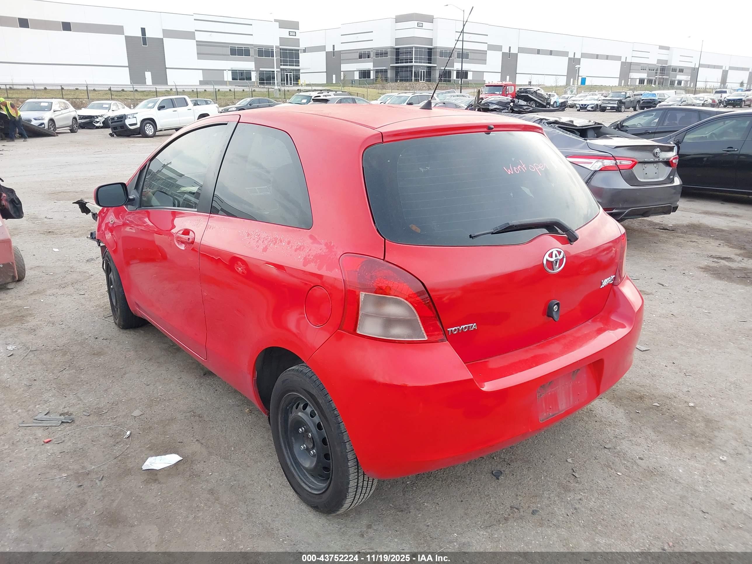 TOYOTA YARIS image 3