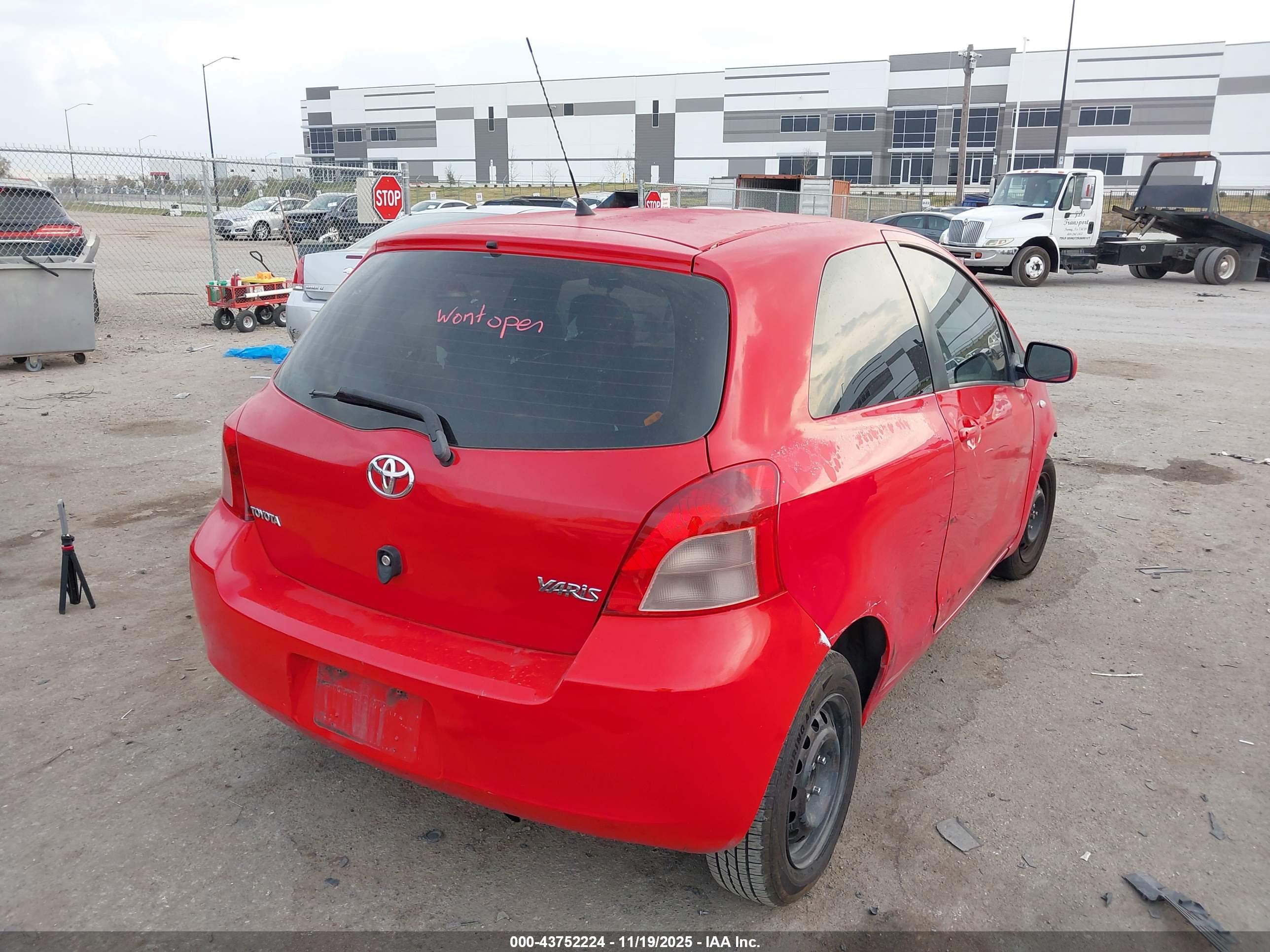TOYOTA YARIS image 4