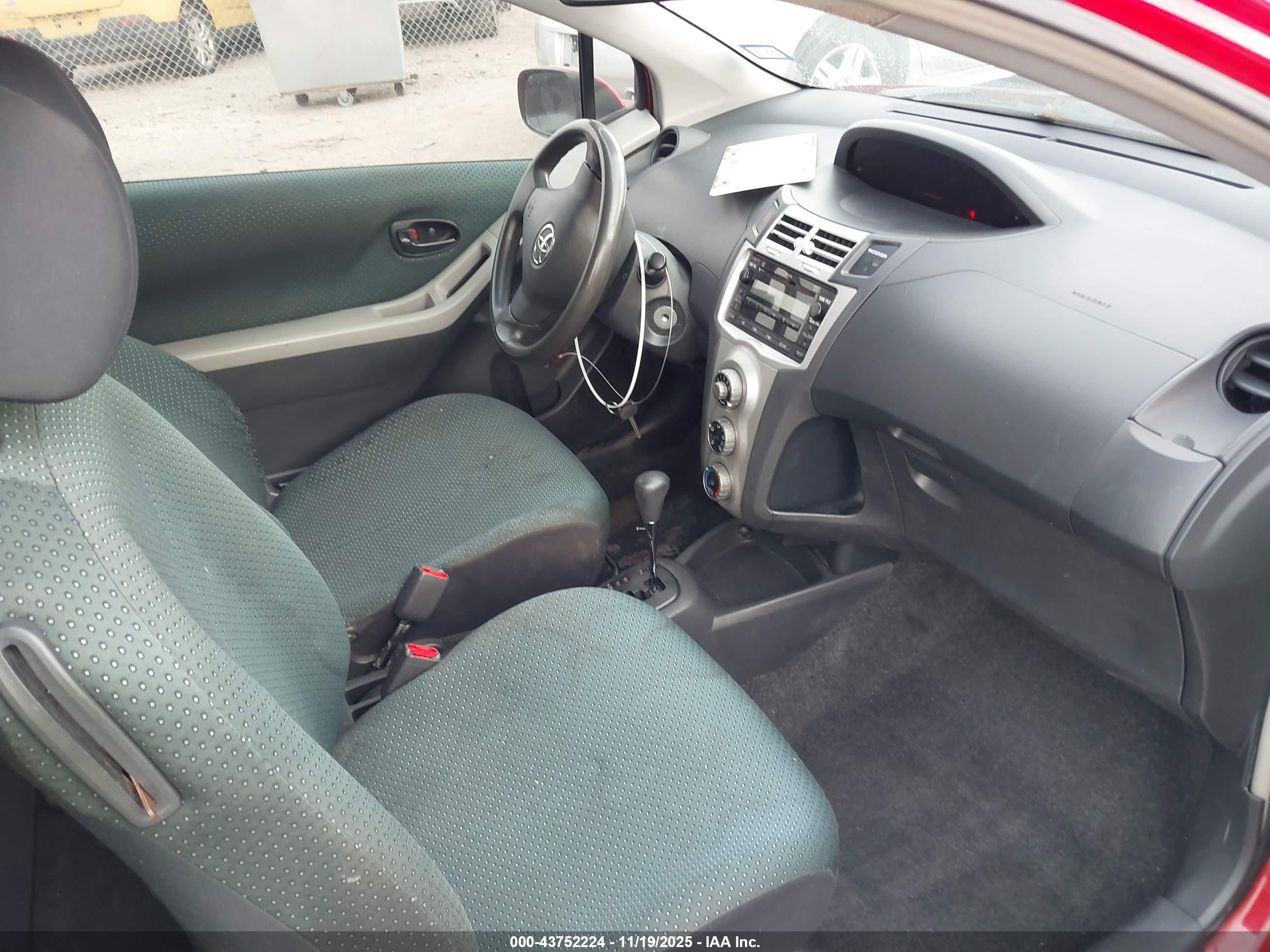 TOYOTA YARIS image 5