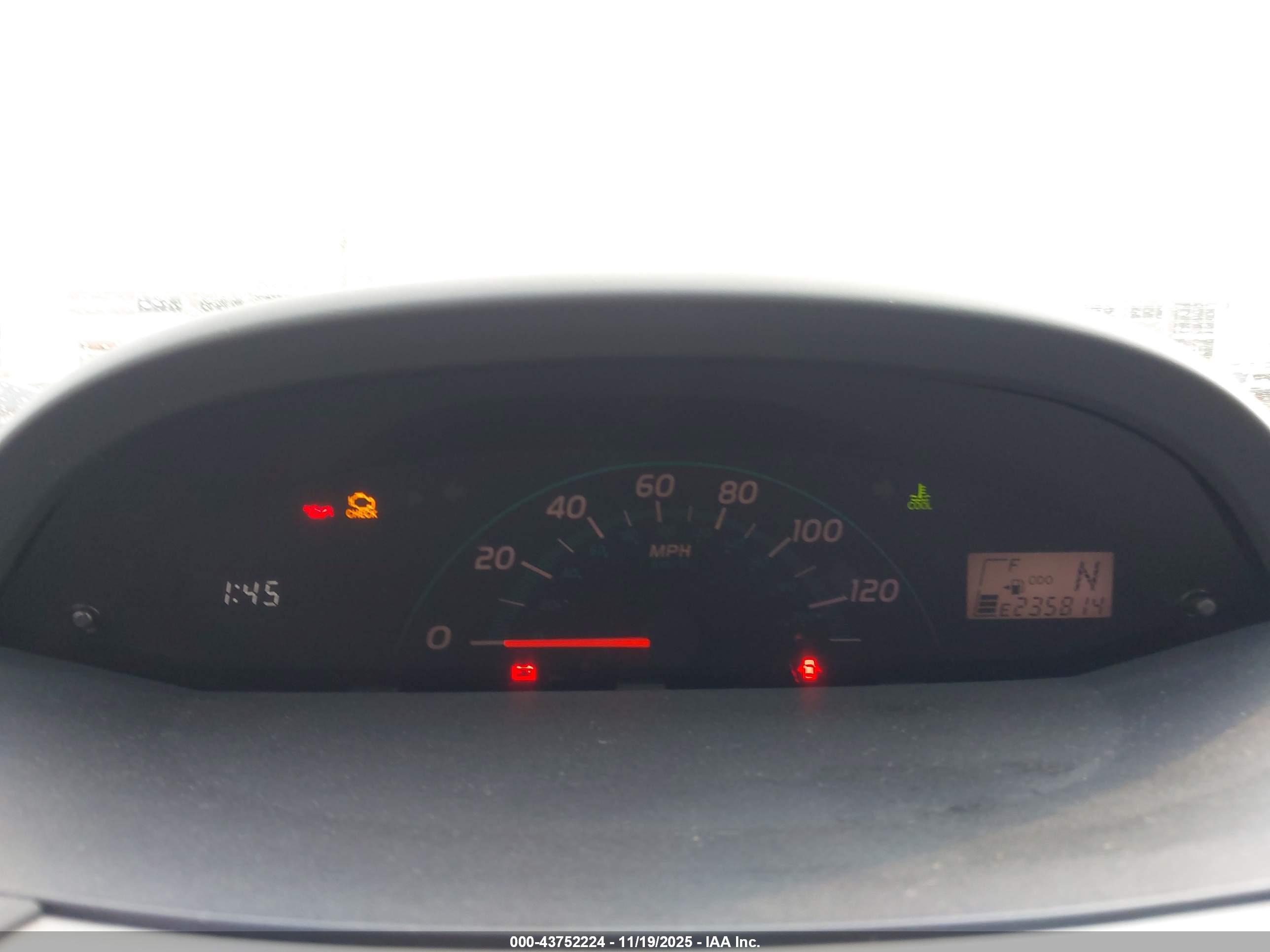 TOYOTA YARIS image 7